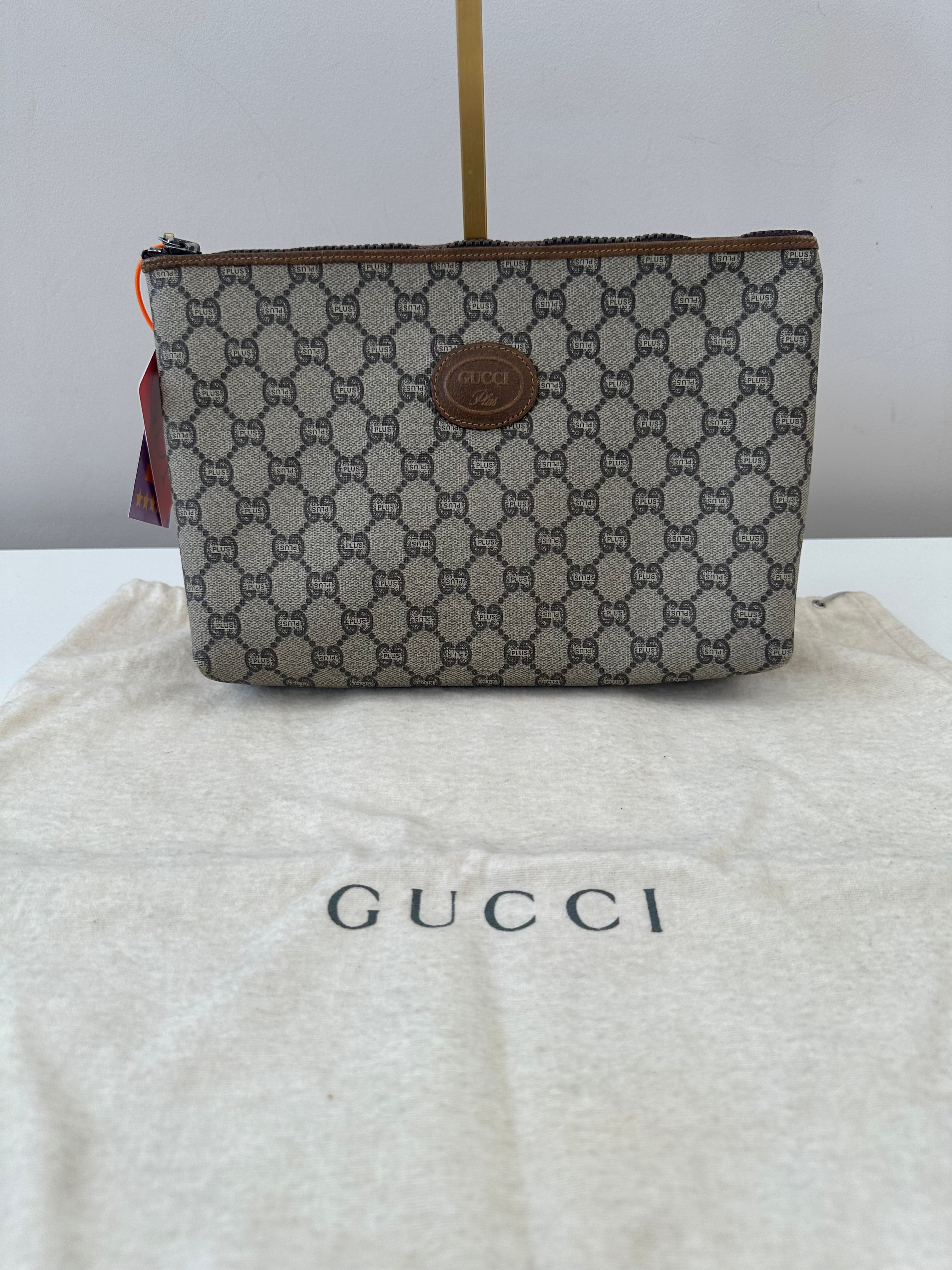 Gucci Pochette Supreme