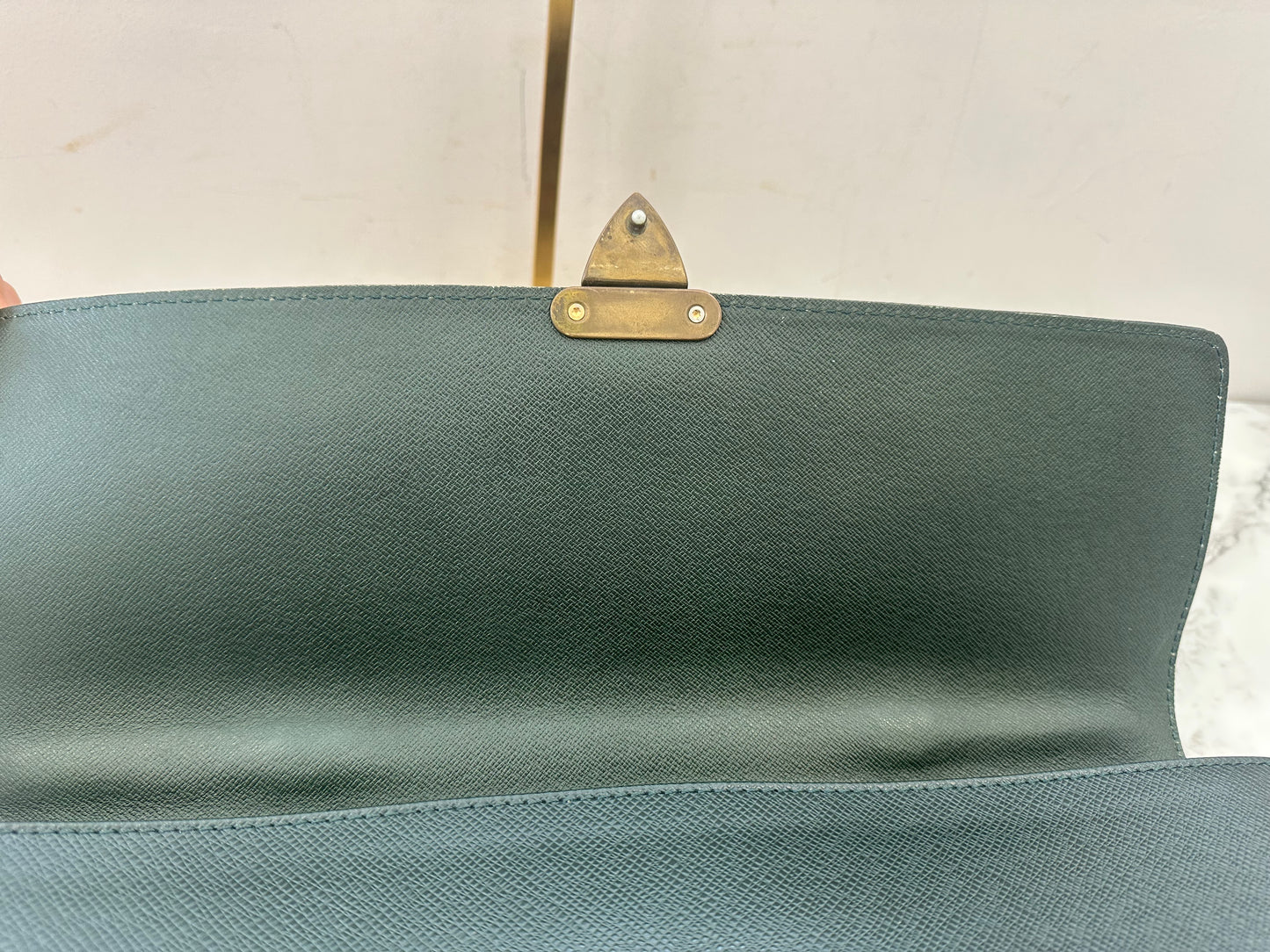 Louis Vuitton Taiga Serviette Kourad