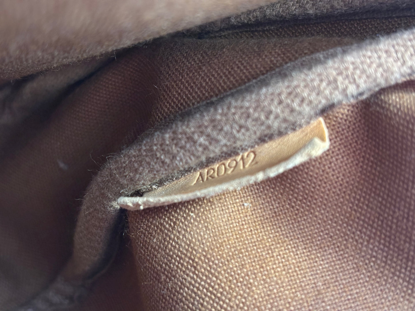 016959 - Louis Vuitton Saumur 30