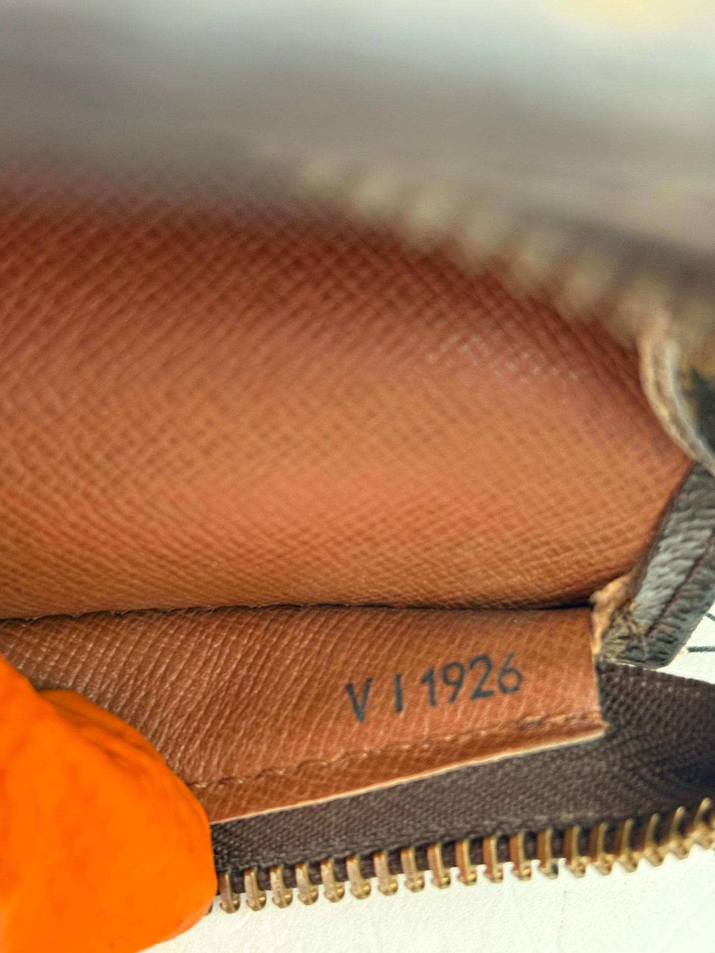 018926 - Louis Vuitton Babylone