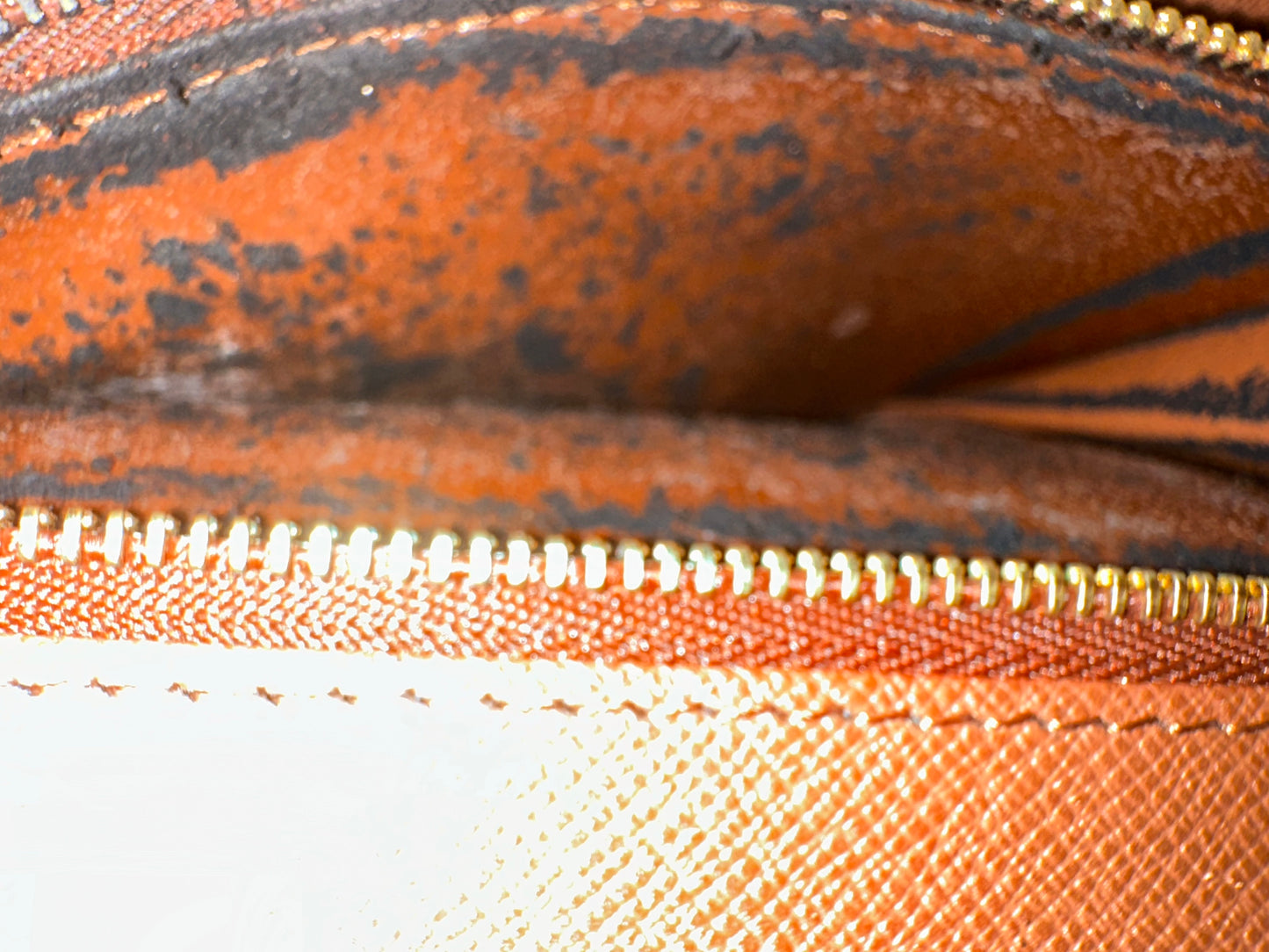 Louis Vuitton Bordeaux 23