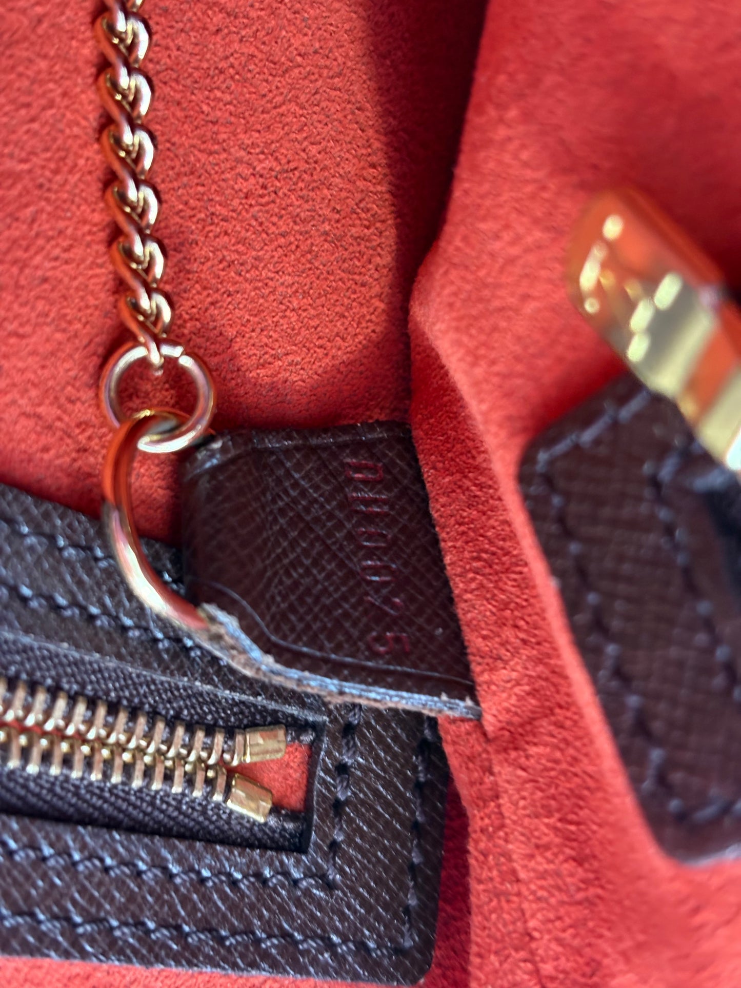 018326 - Louis Vuitton Marais