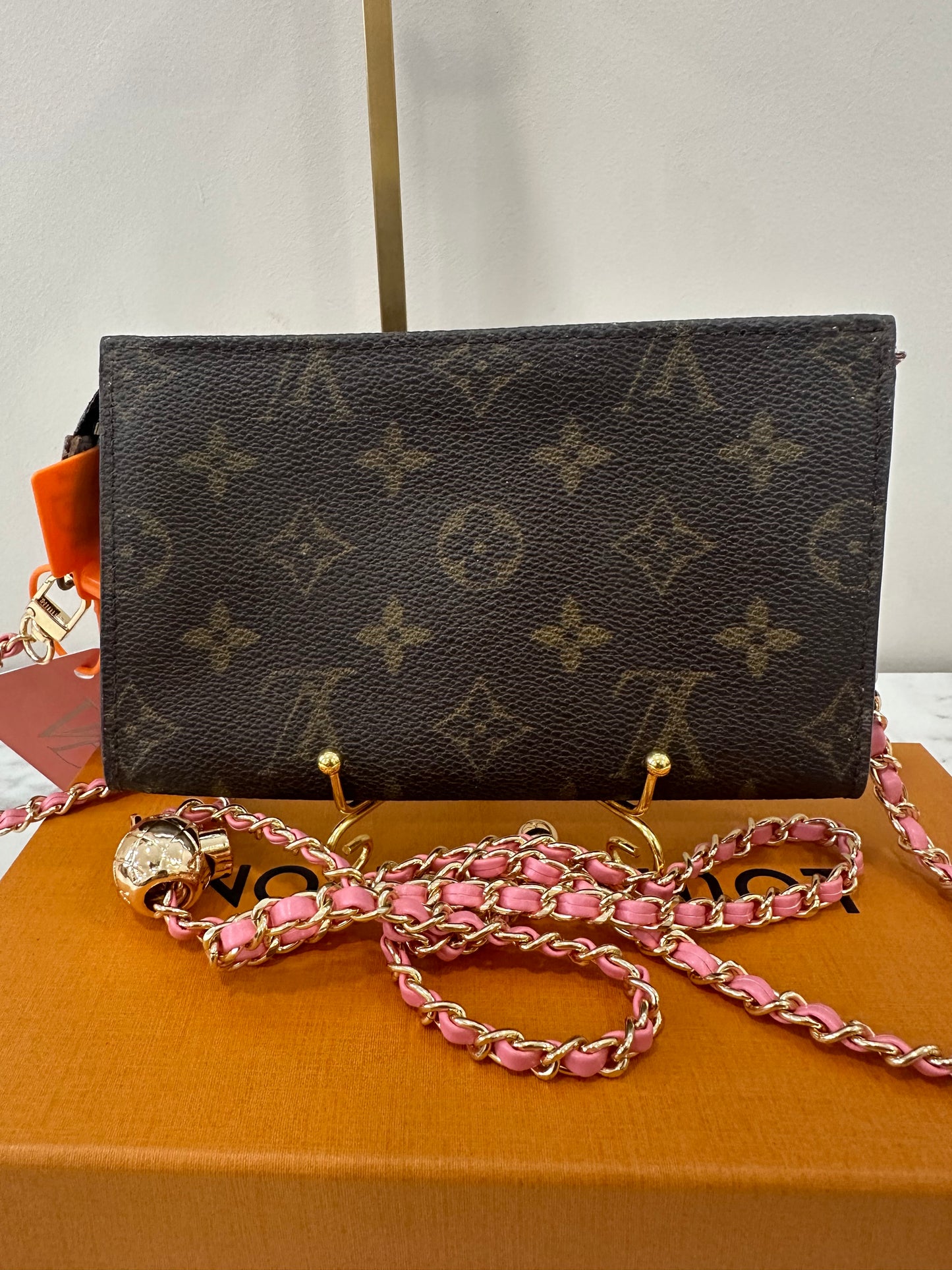 Louis Vuitton Pochette Bucket