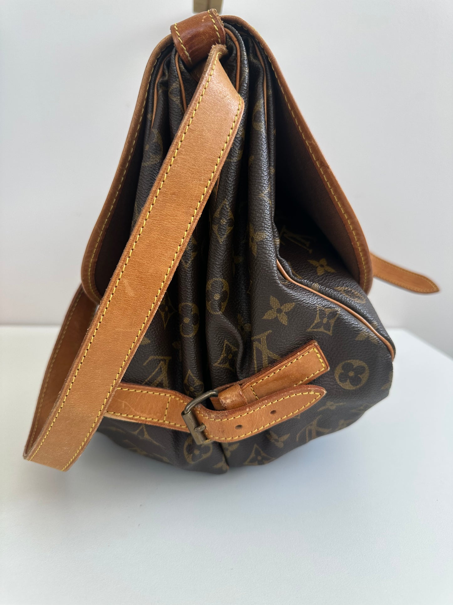 Louis Vuitton Saumur 35