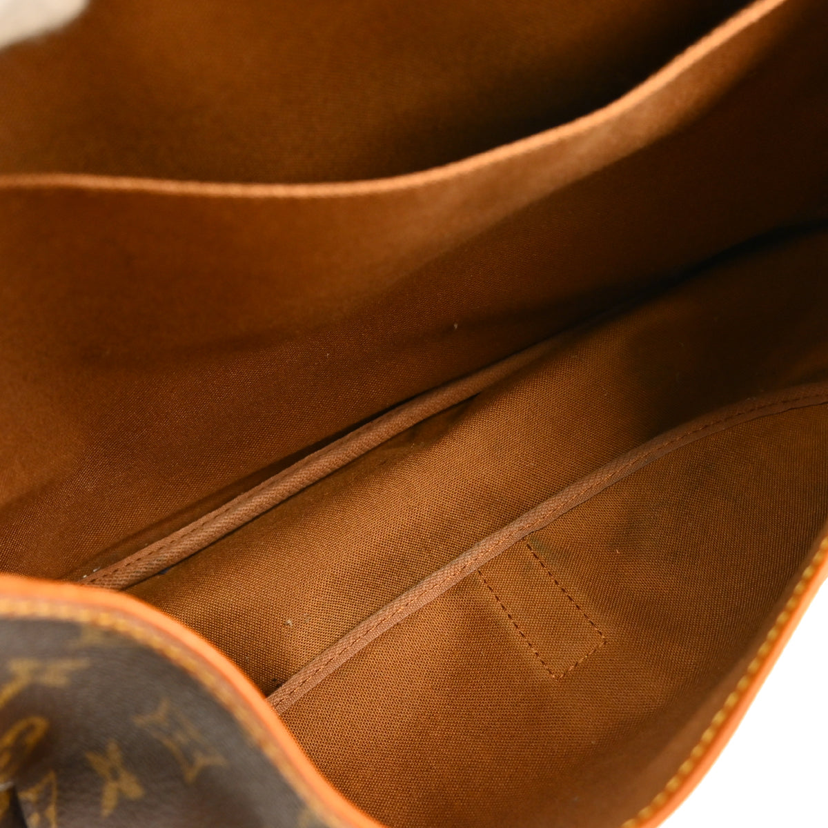 Louis Vuitton Samur 35