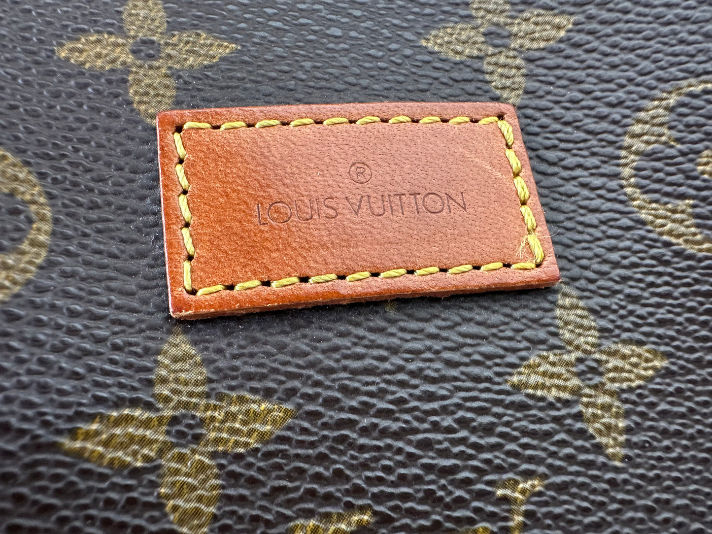 Louis Vuitton Saumur 43