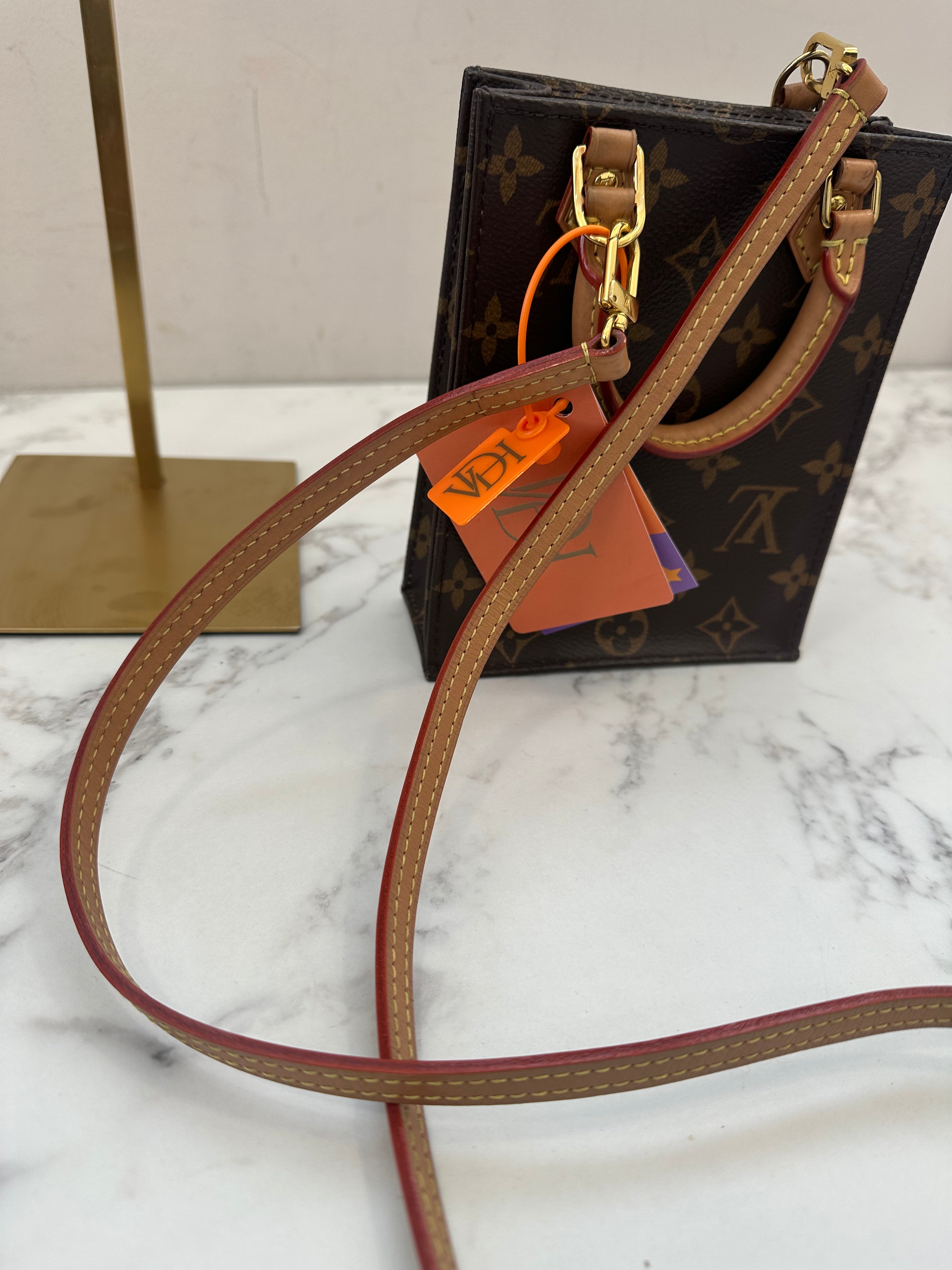 Louis Vuitton Petite Sac Plat