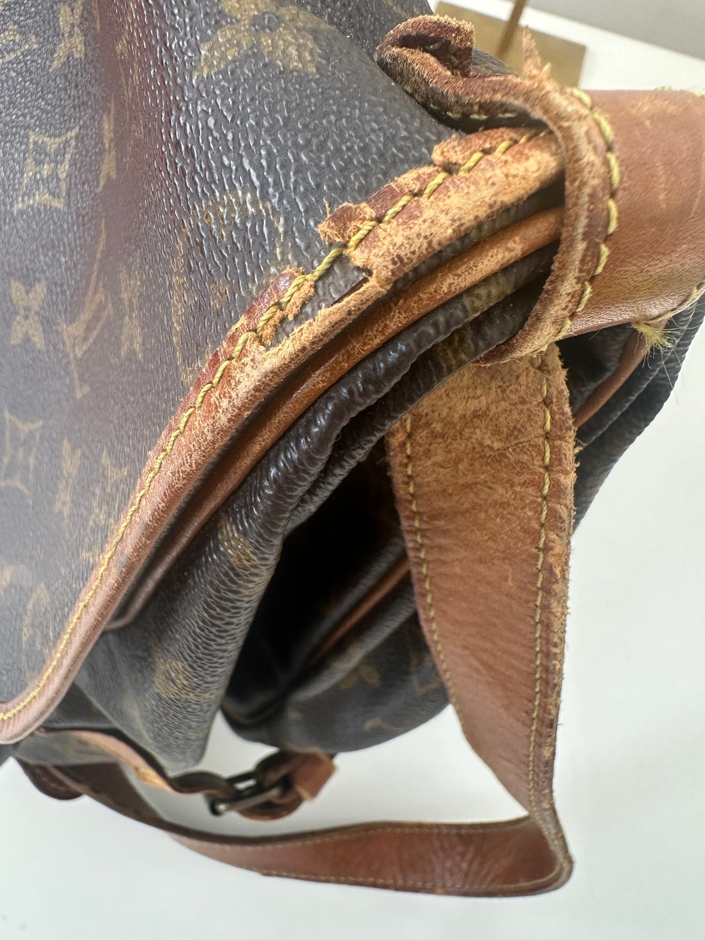 Louis Vuitton Saumur35