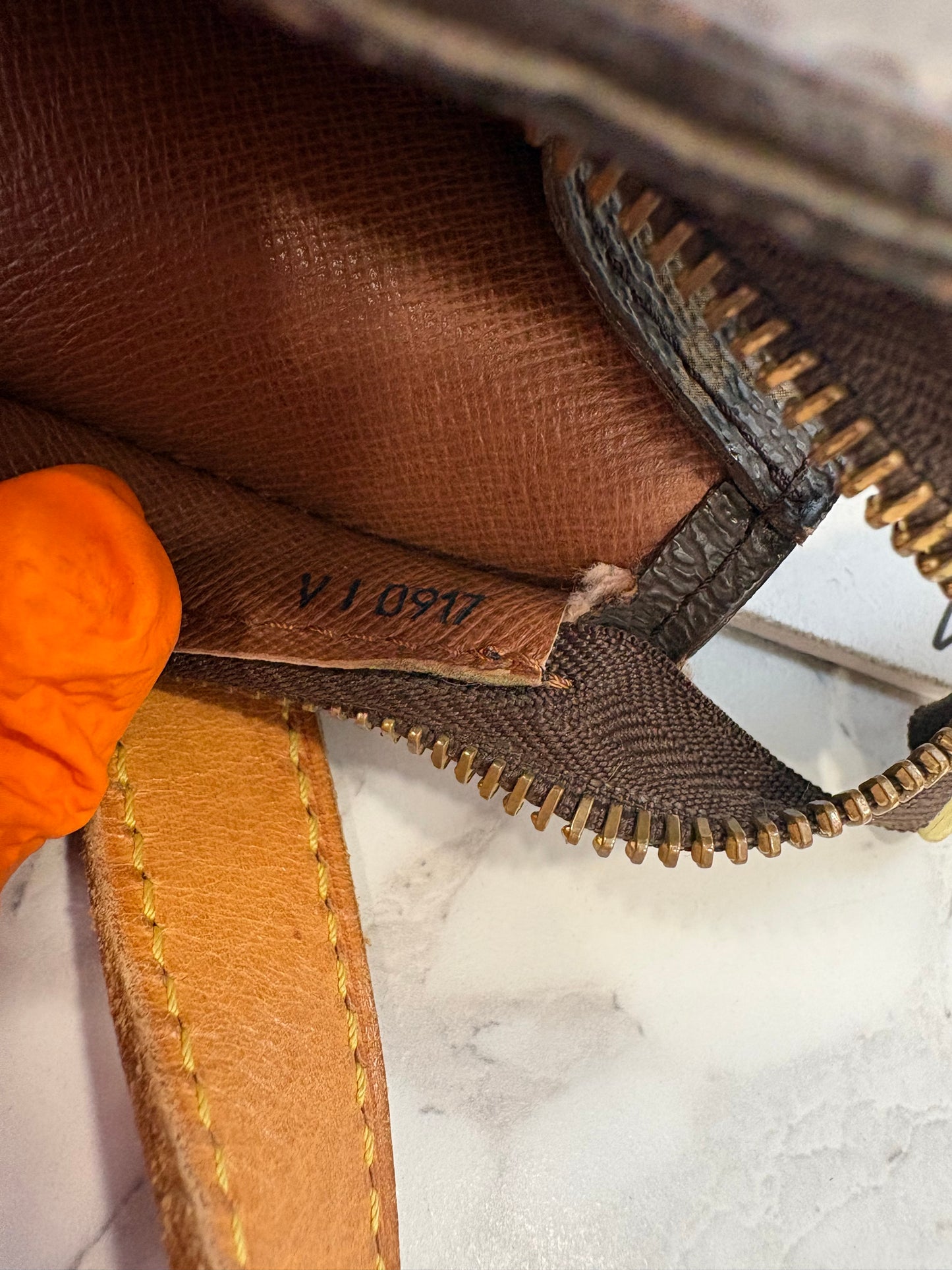 017727 - Louis Vuitton Babylone