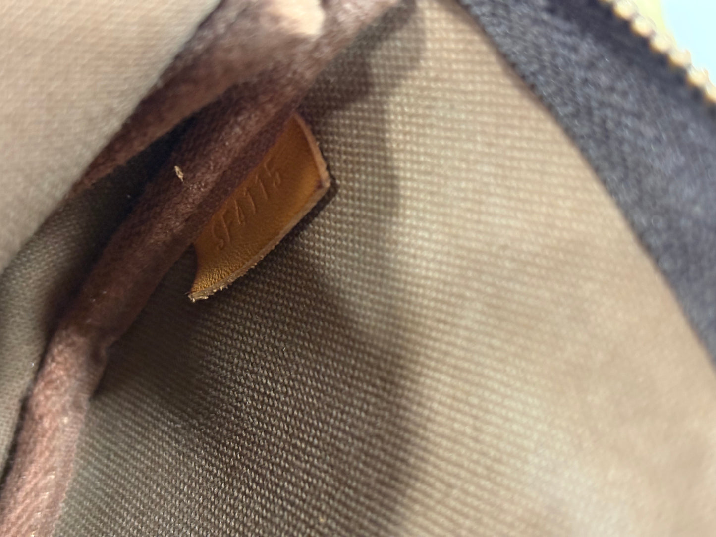 383268 - Louis Vuitton Pochette Accessoires