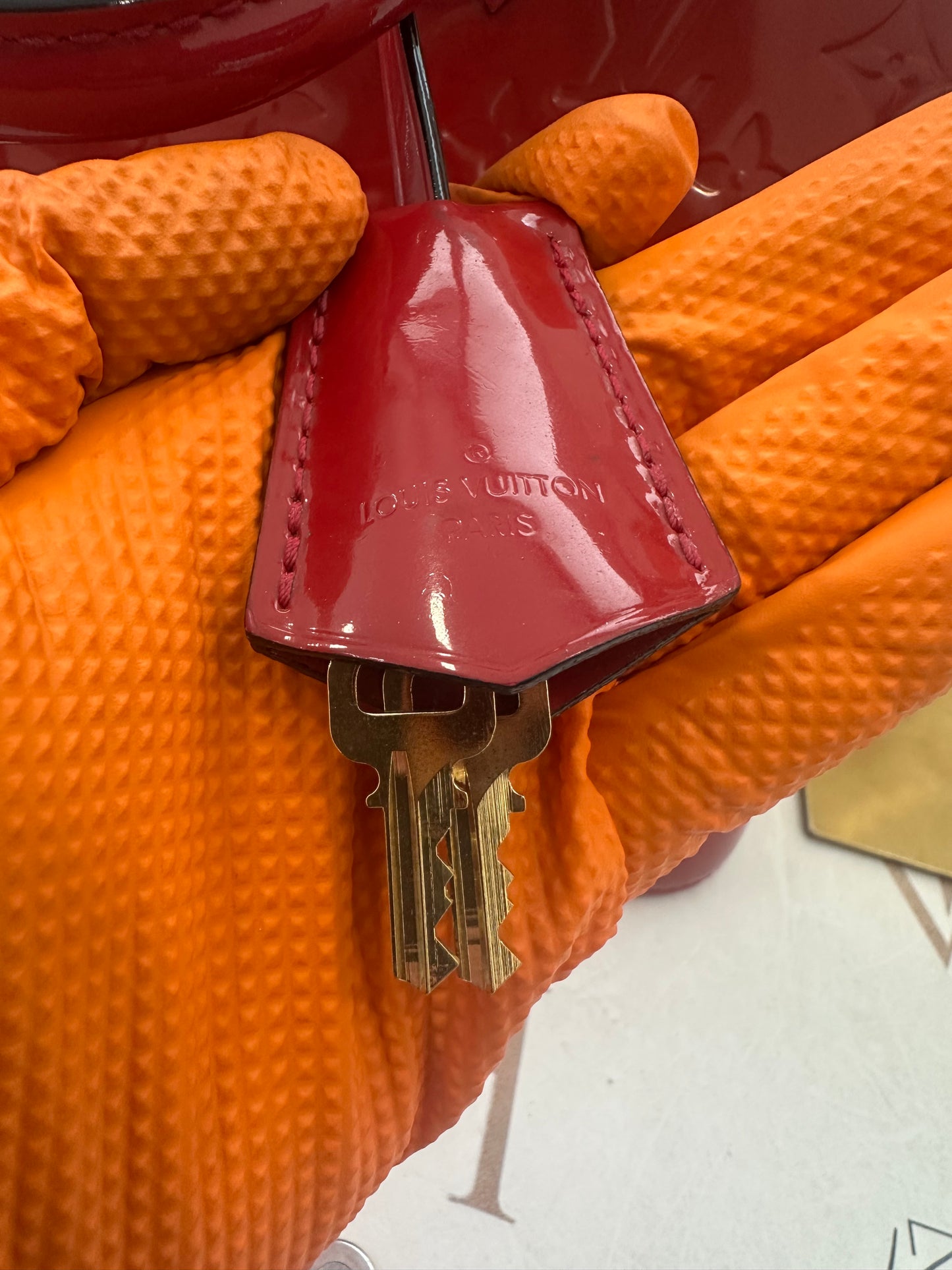 382863 - Louis Vuitton Alma Vernis Red