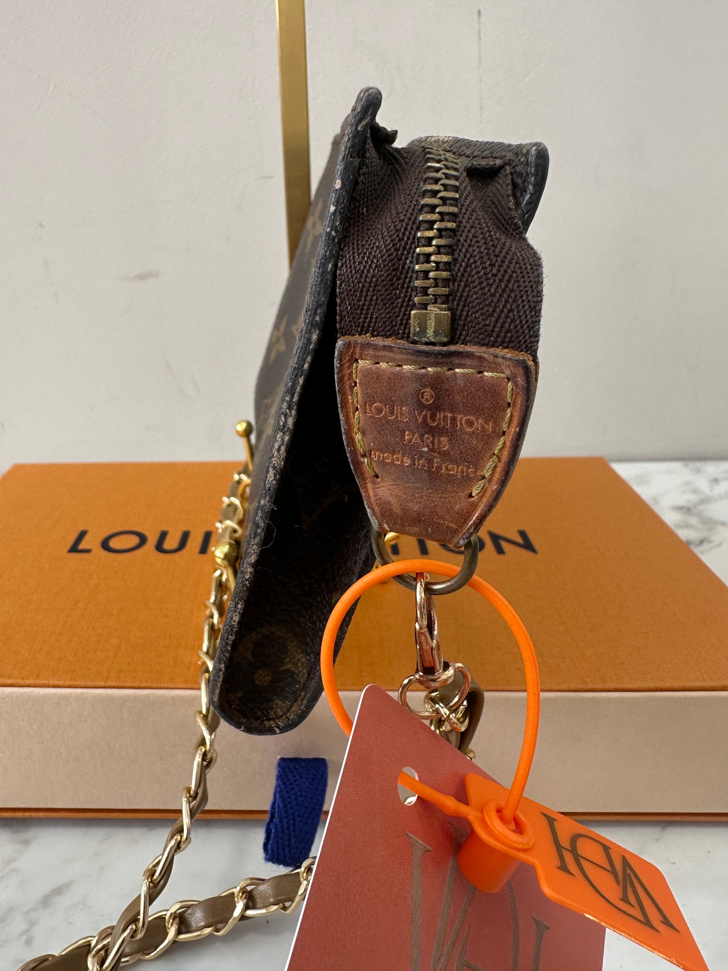 Louis Vuitton Pochette Bucket