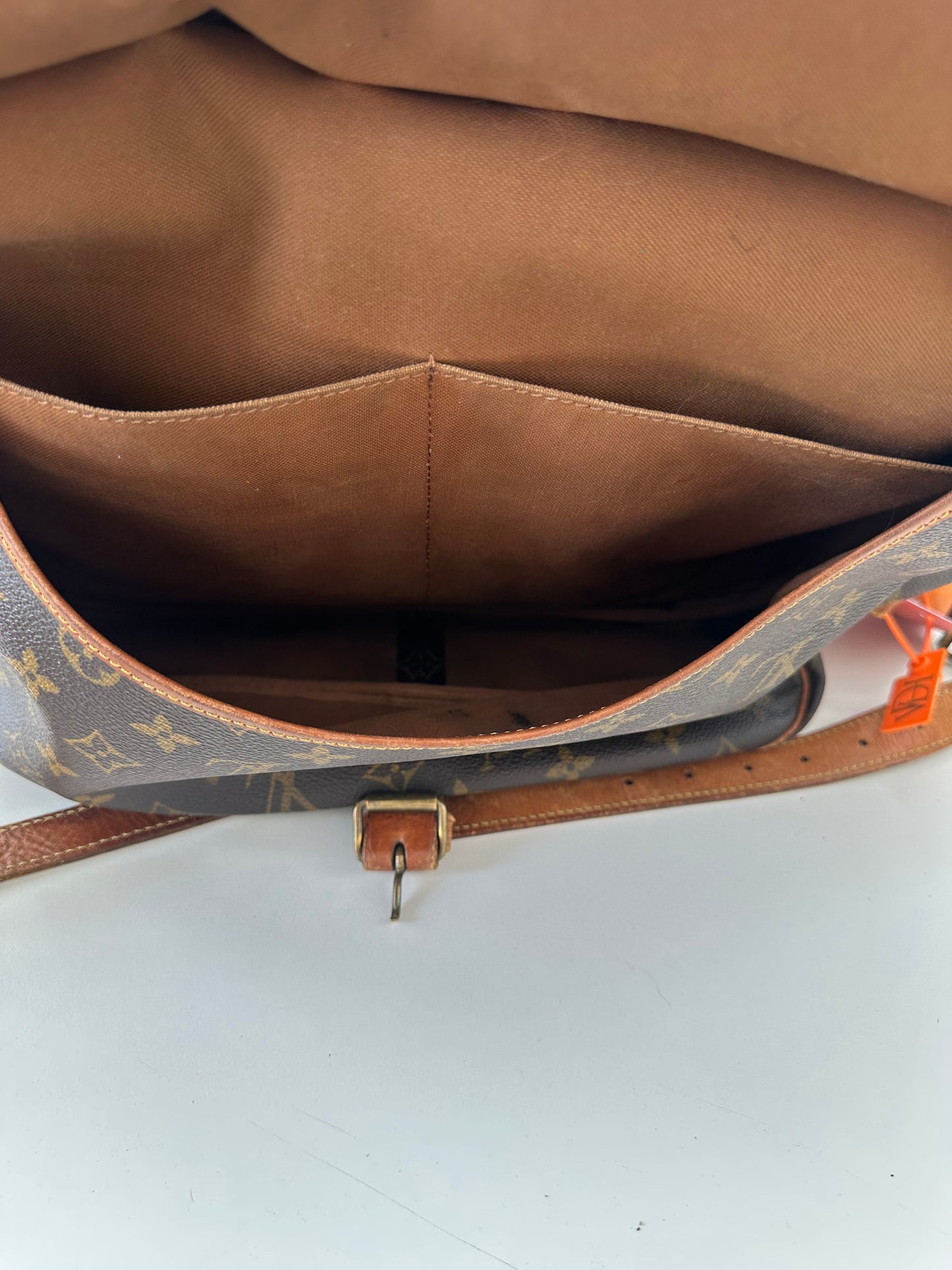 Louis Vuitton Saumur35