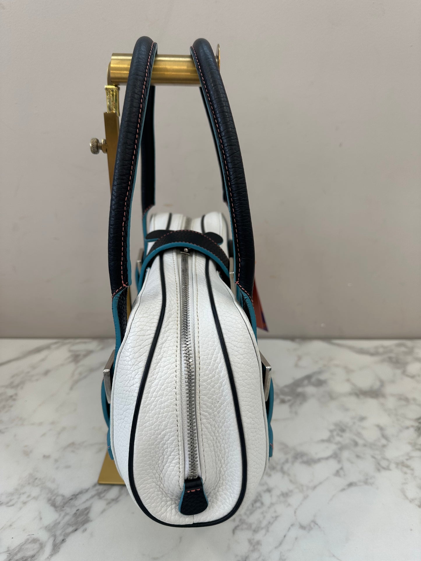 Loewe White