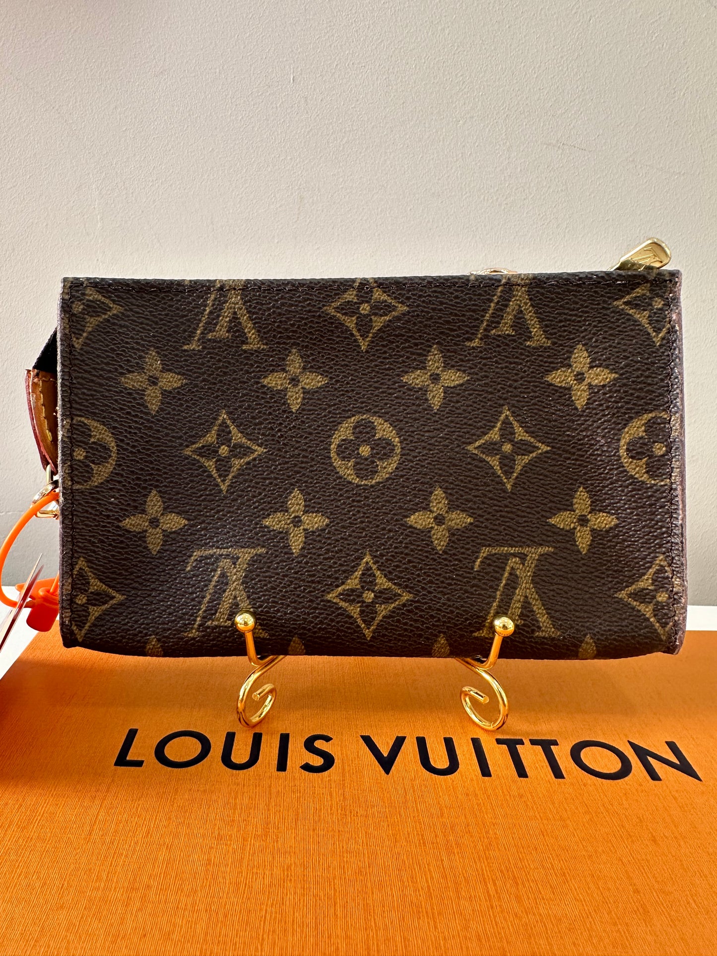 Louis Vuitton Pochette Bucket