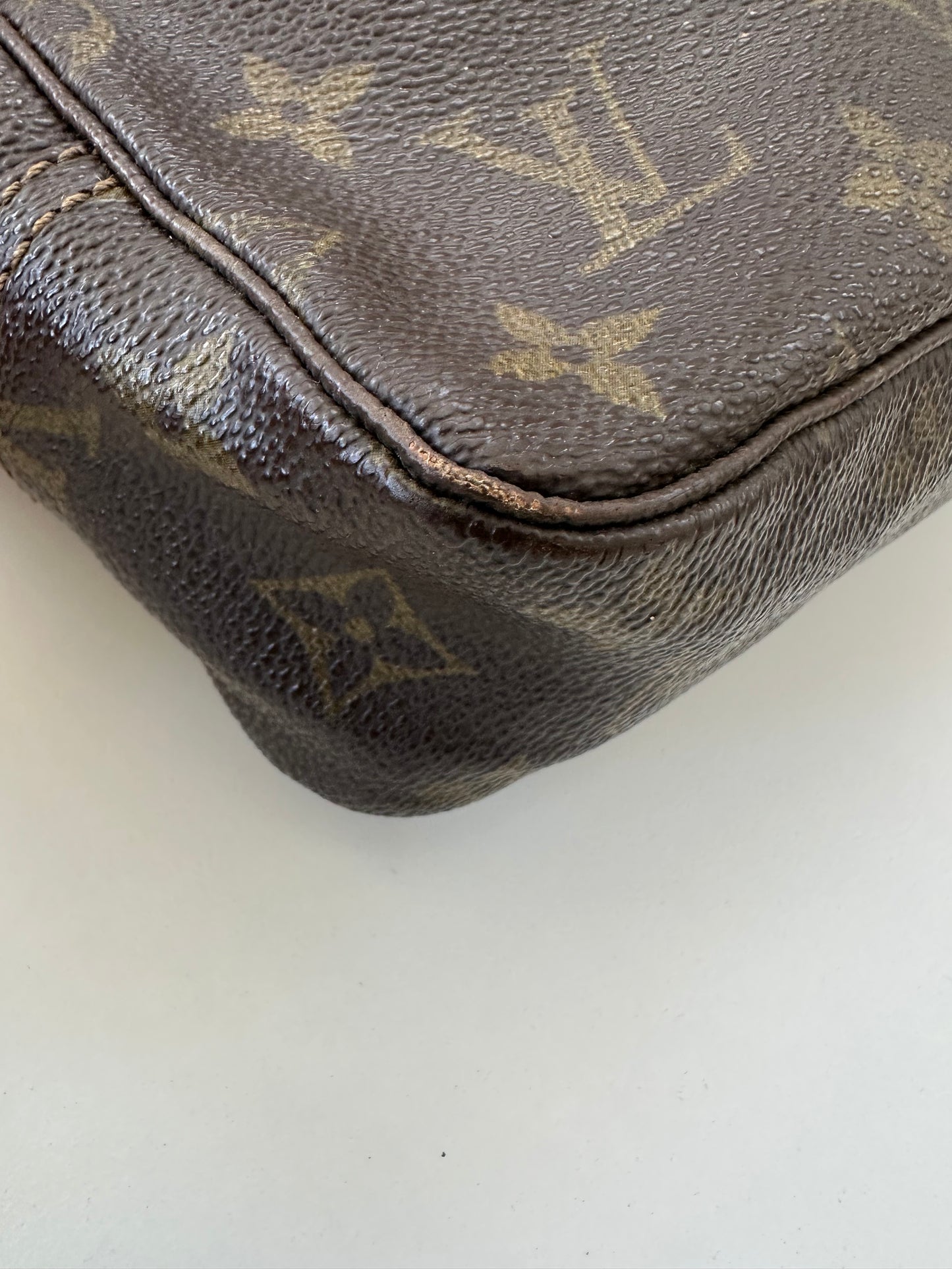 Louis Vuitton Trousse 23