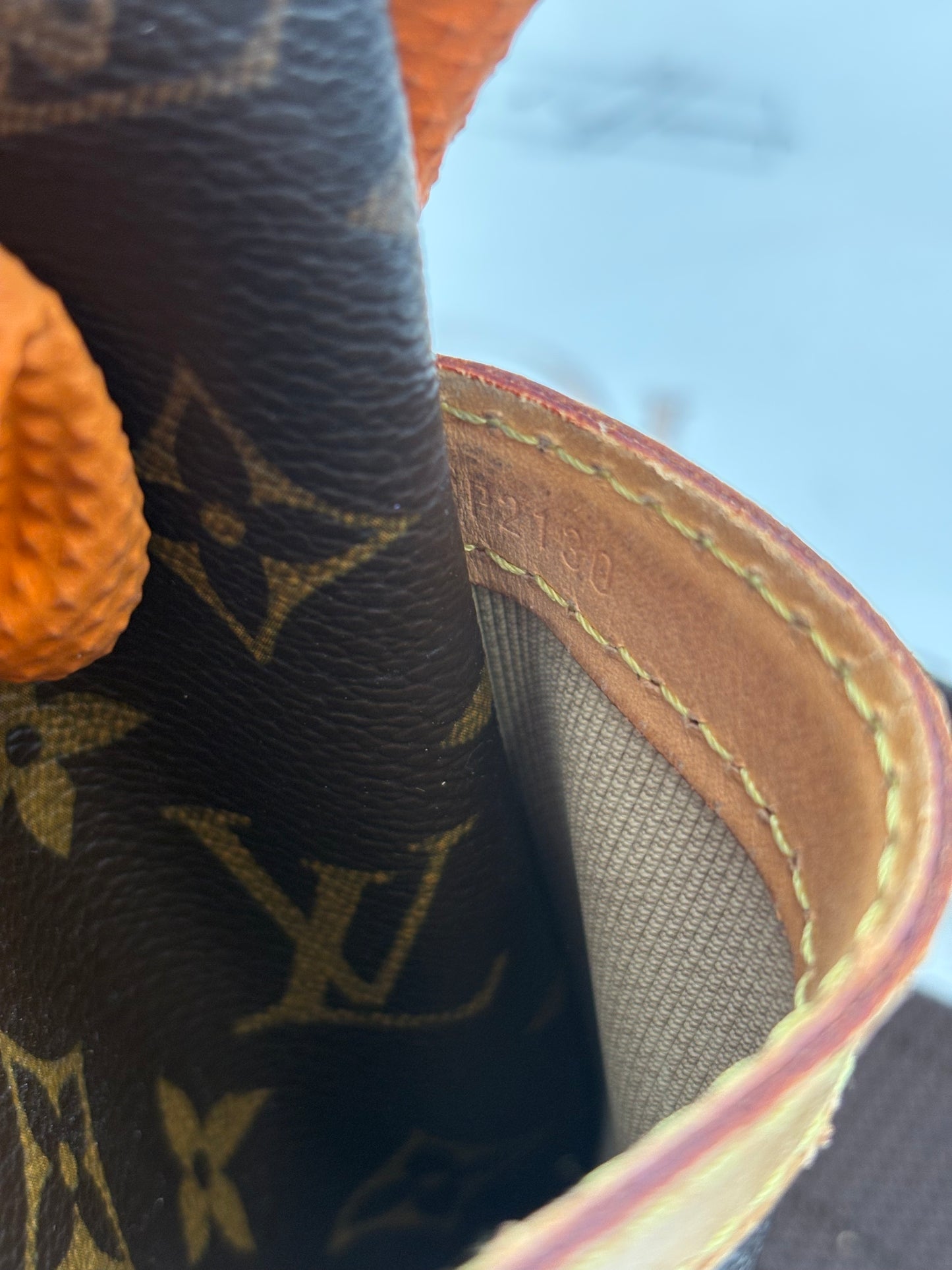 018692 - Louis Vuitton Reporter PM