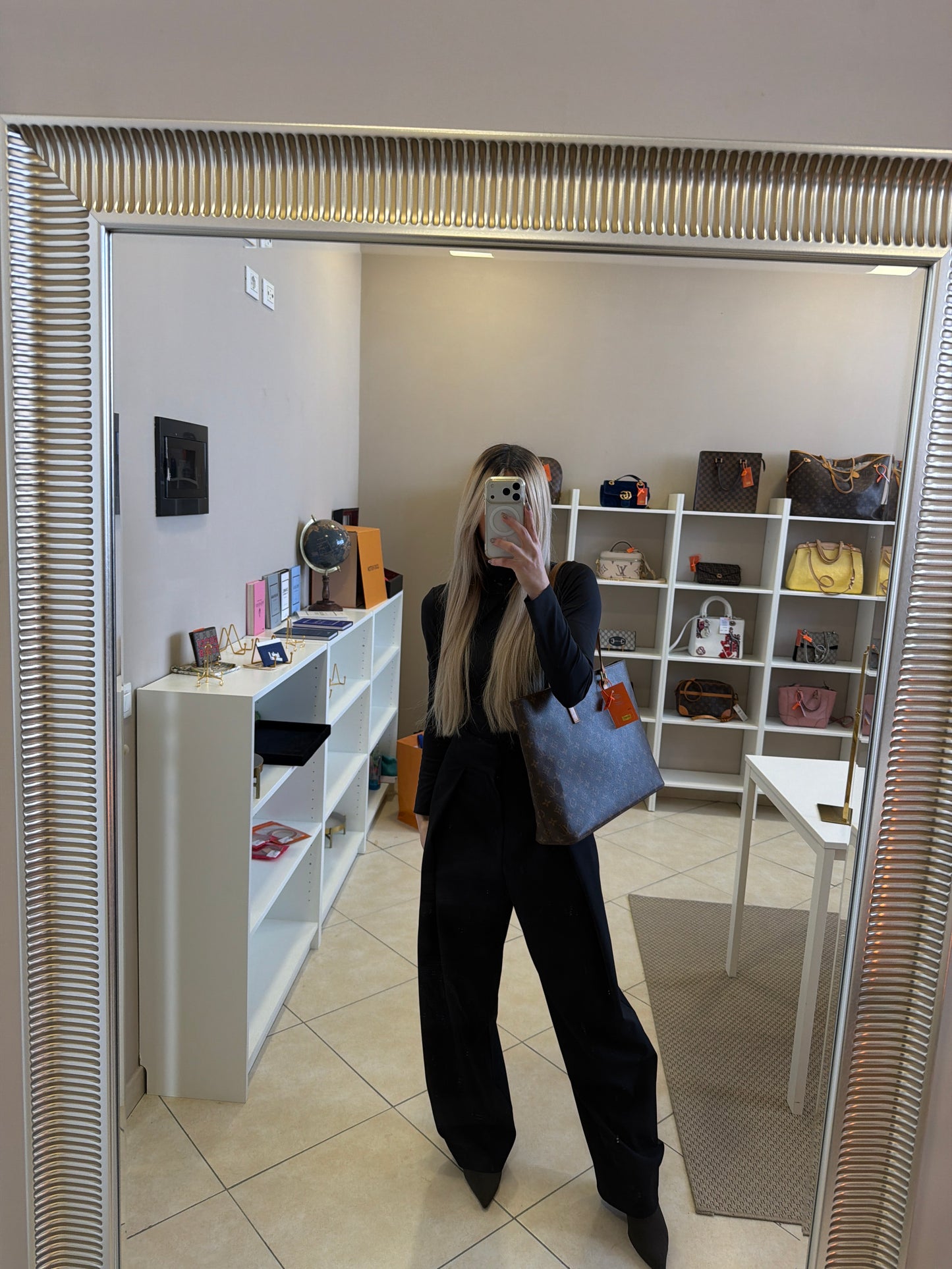 017903 - Louis Vuitton Luco