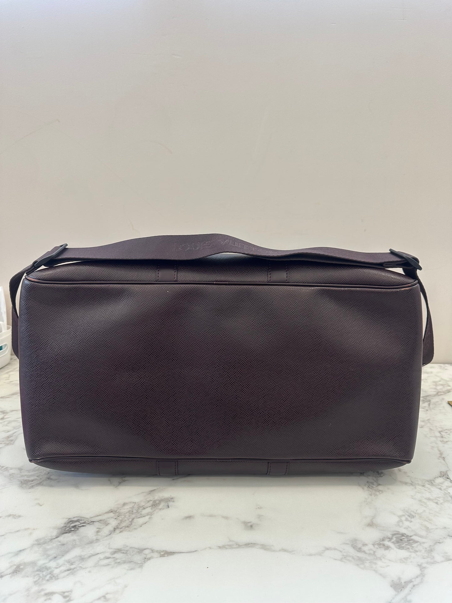Louis Vuitton Taiga Kendall GM