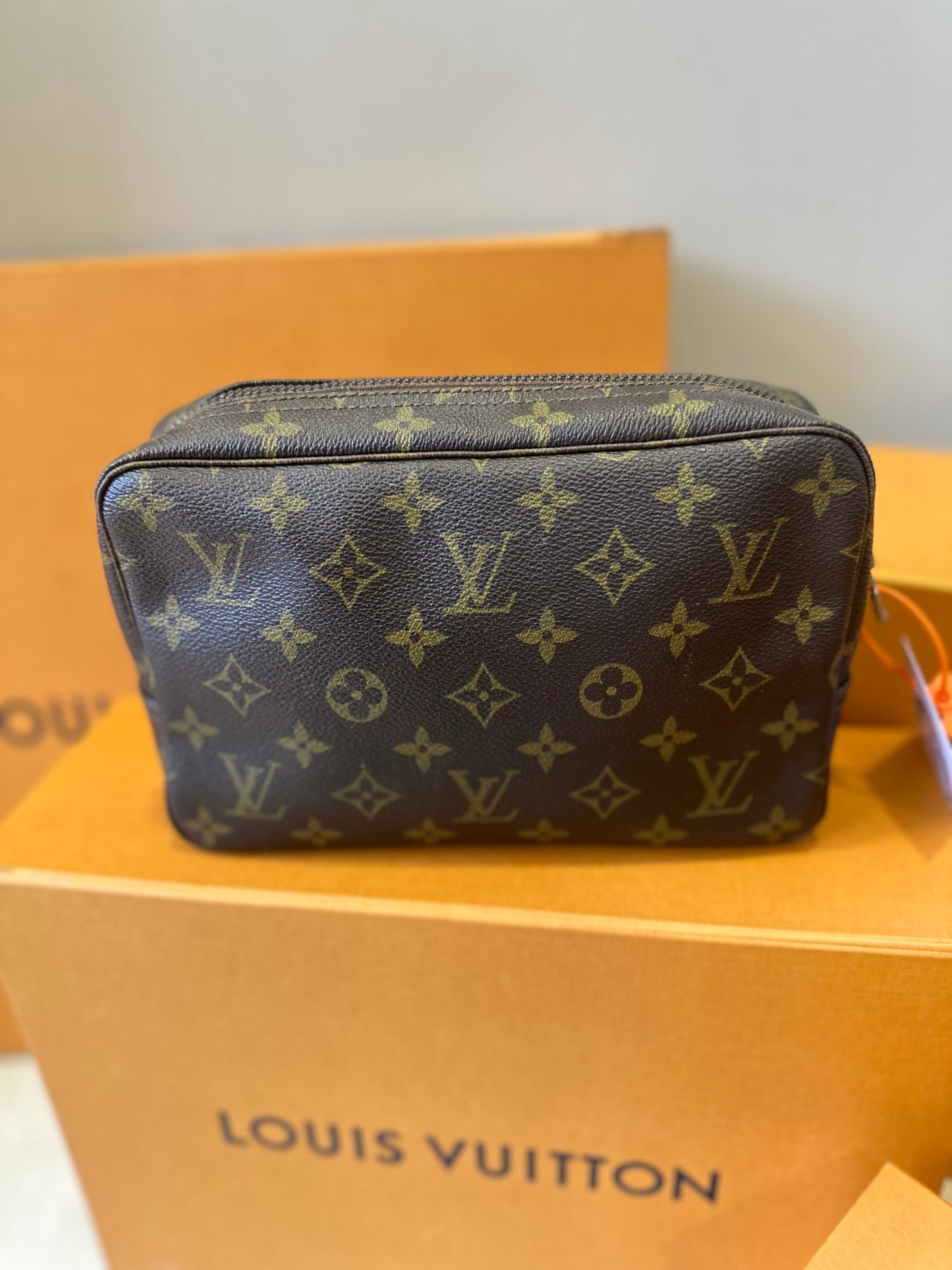 Louis Vuitton Trousse 23