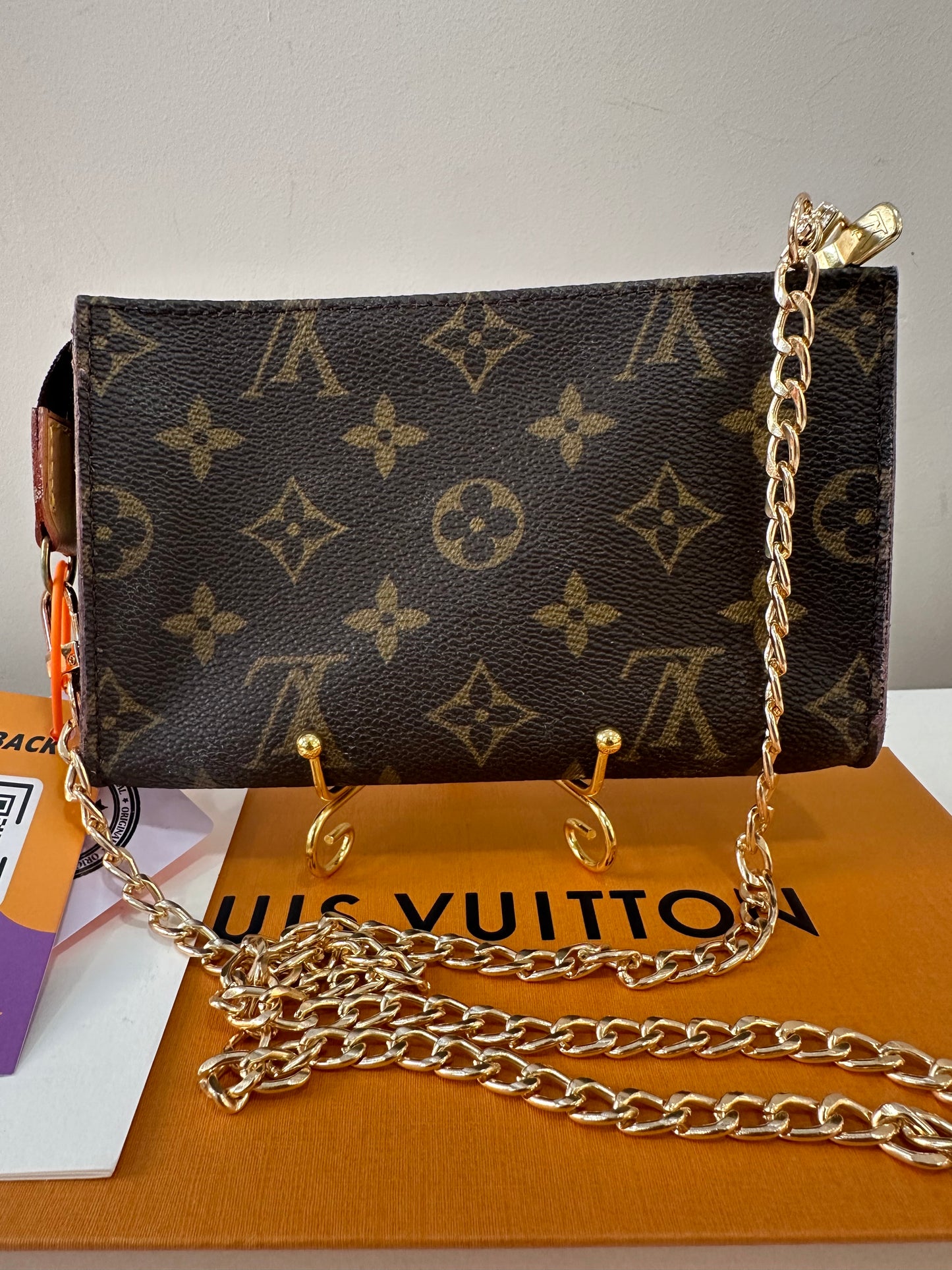 Louis Vuitton Pochette Bucket