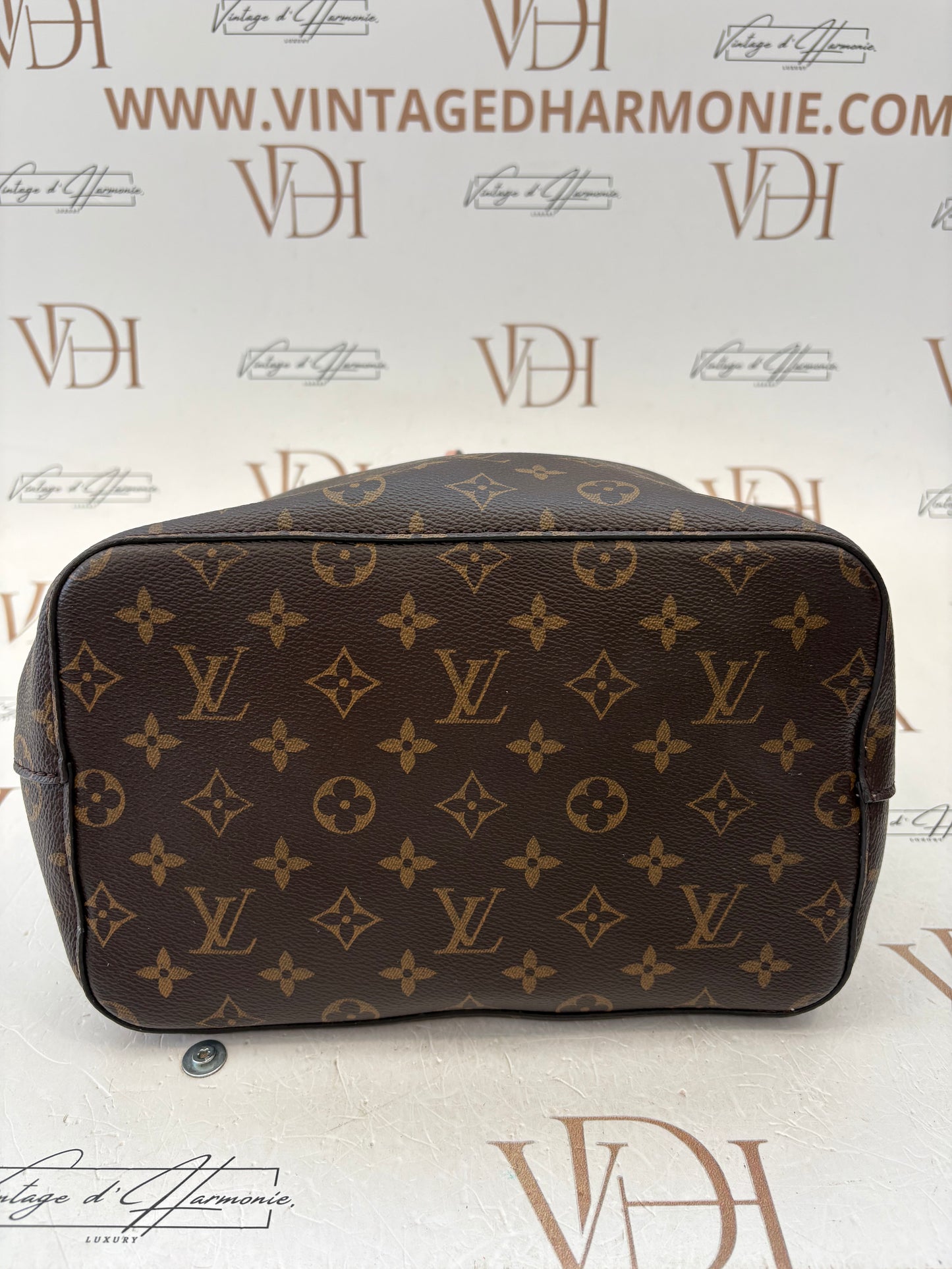 384130 - Louis Vuitton Neo Noe