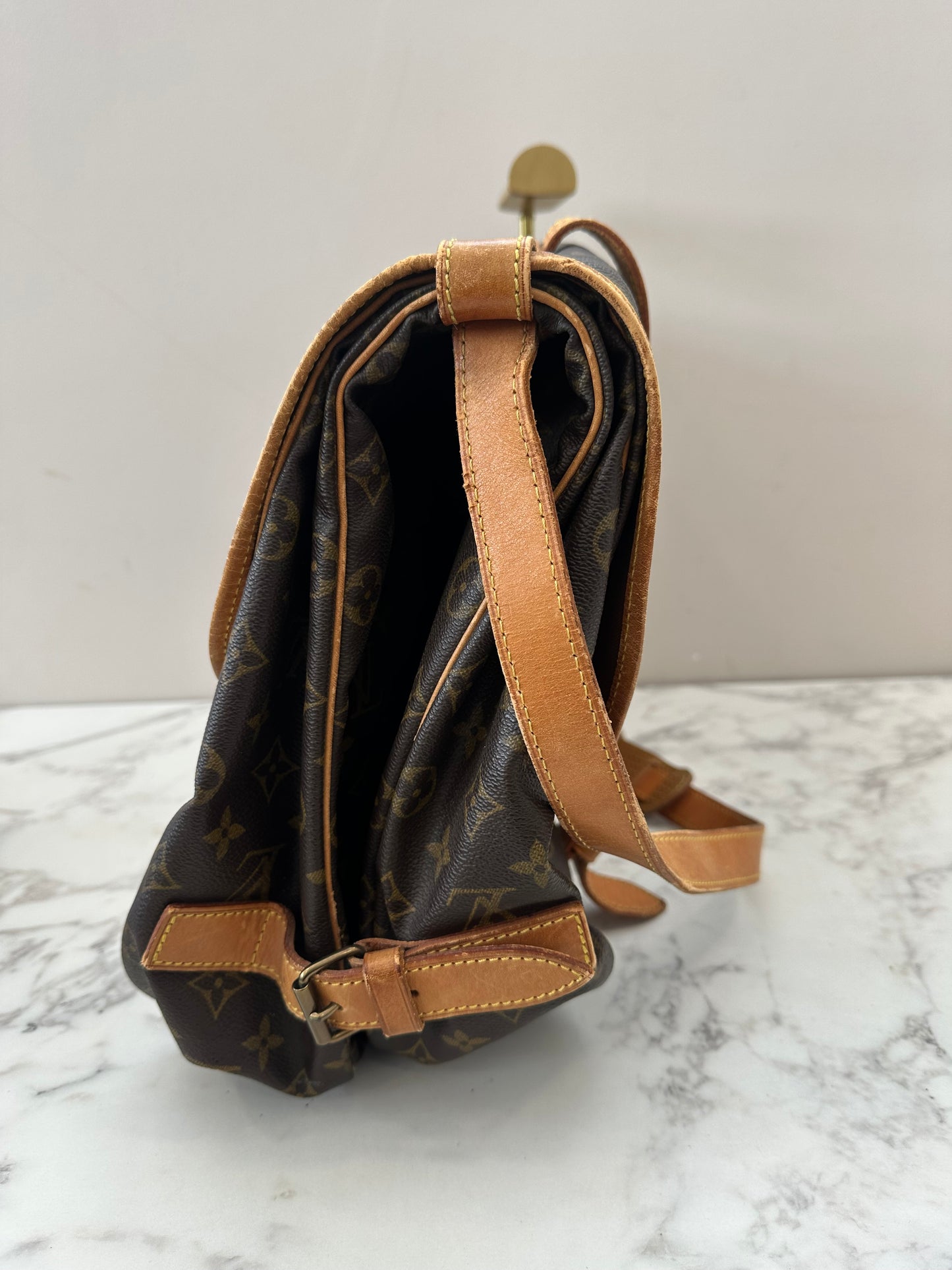 Louis Vuitton Saumur 43