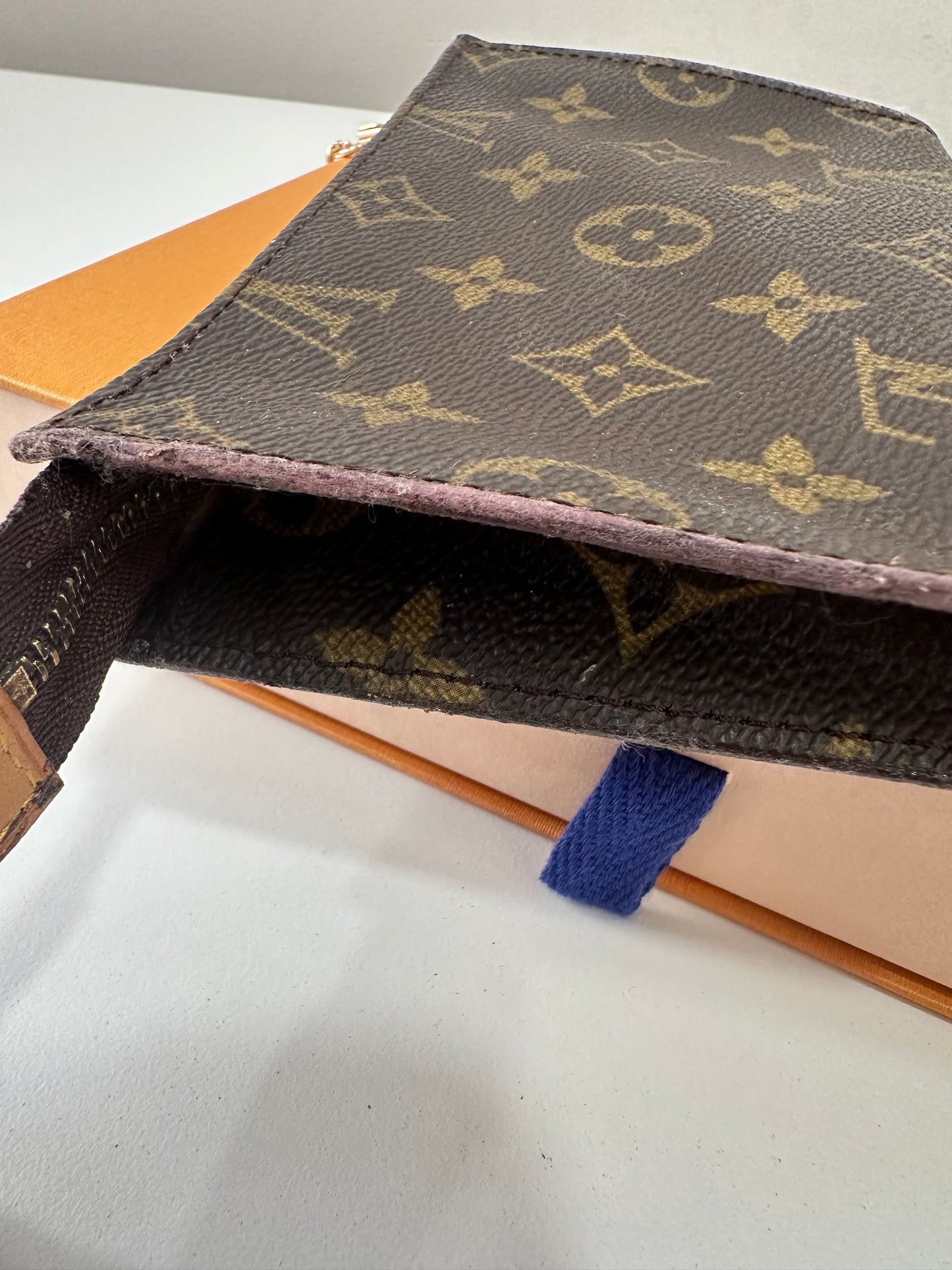 Louis Vuitton Pochette Bucket