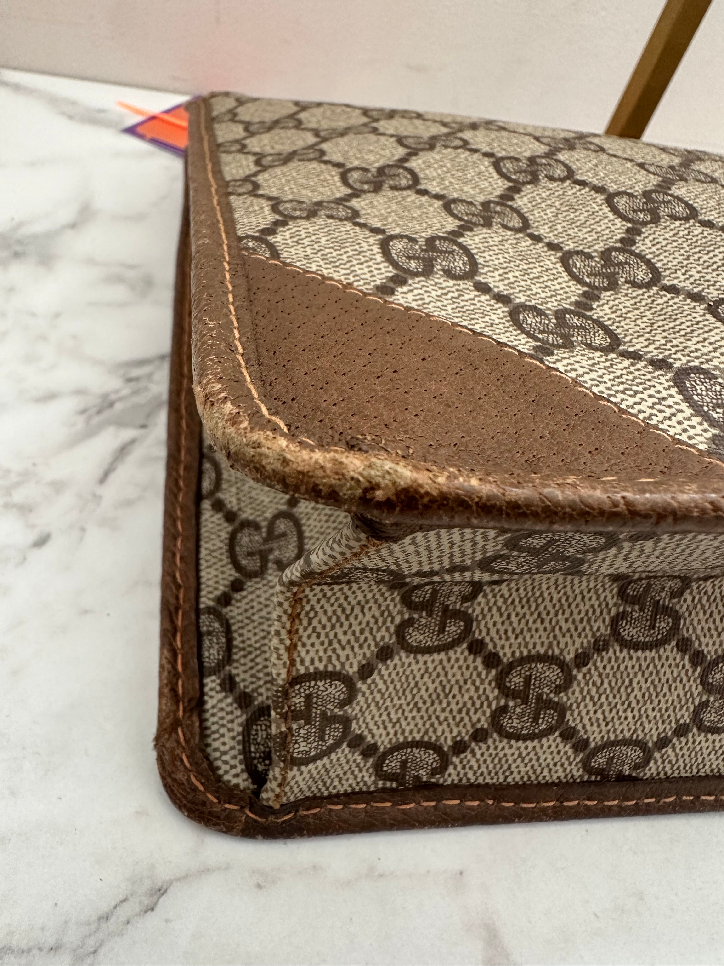 Gucci Pochette Supreme