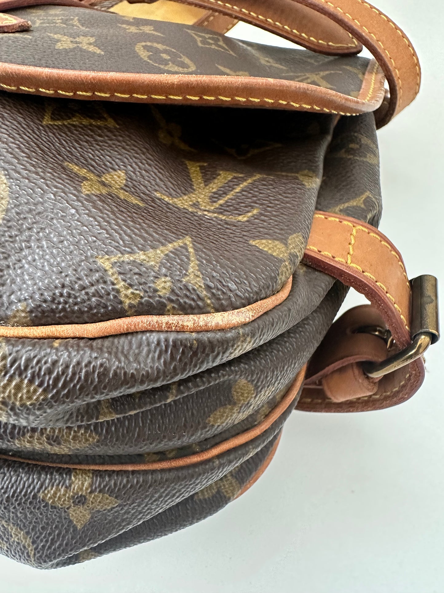 Louis Vuitton Saumur 30