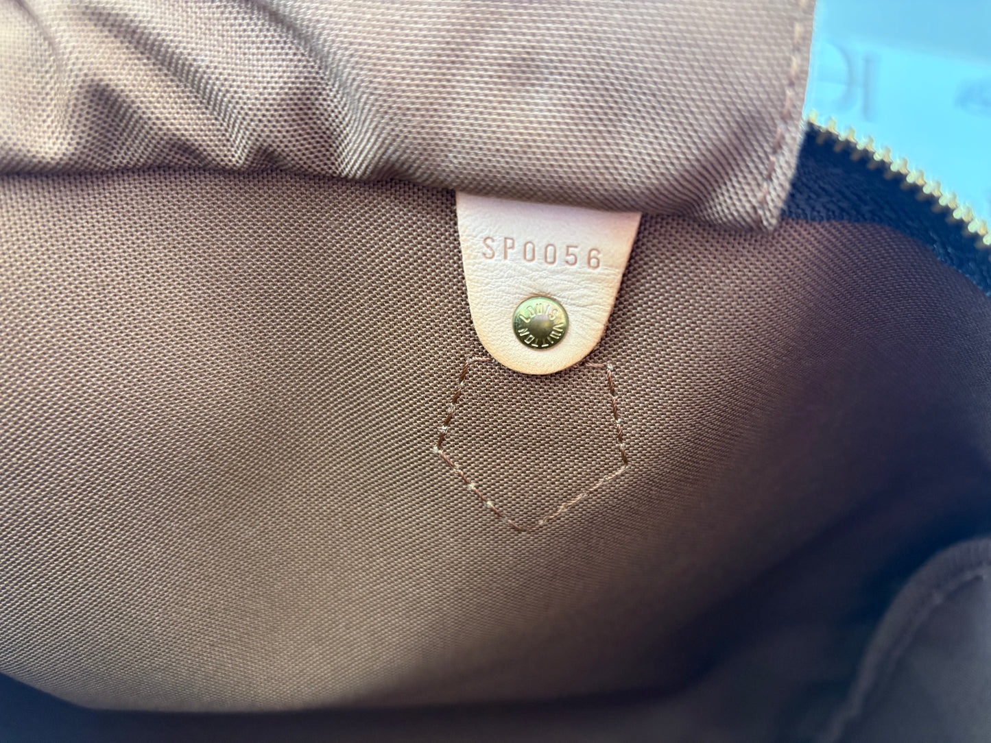 018402 - Louis Vuitton Speedy 40