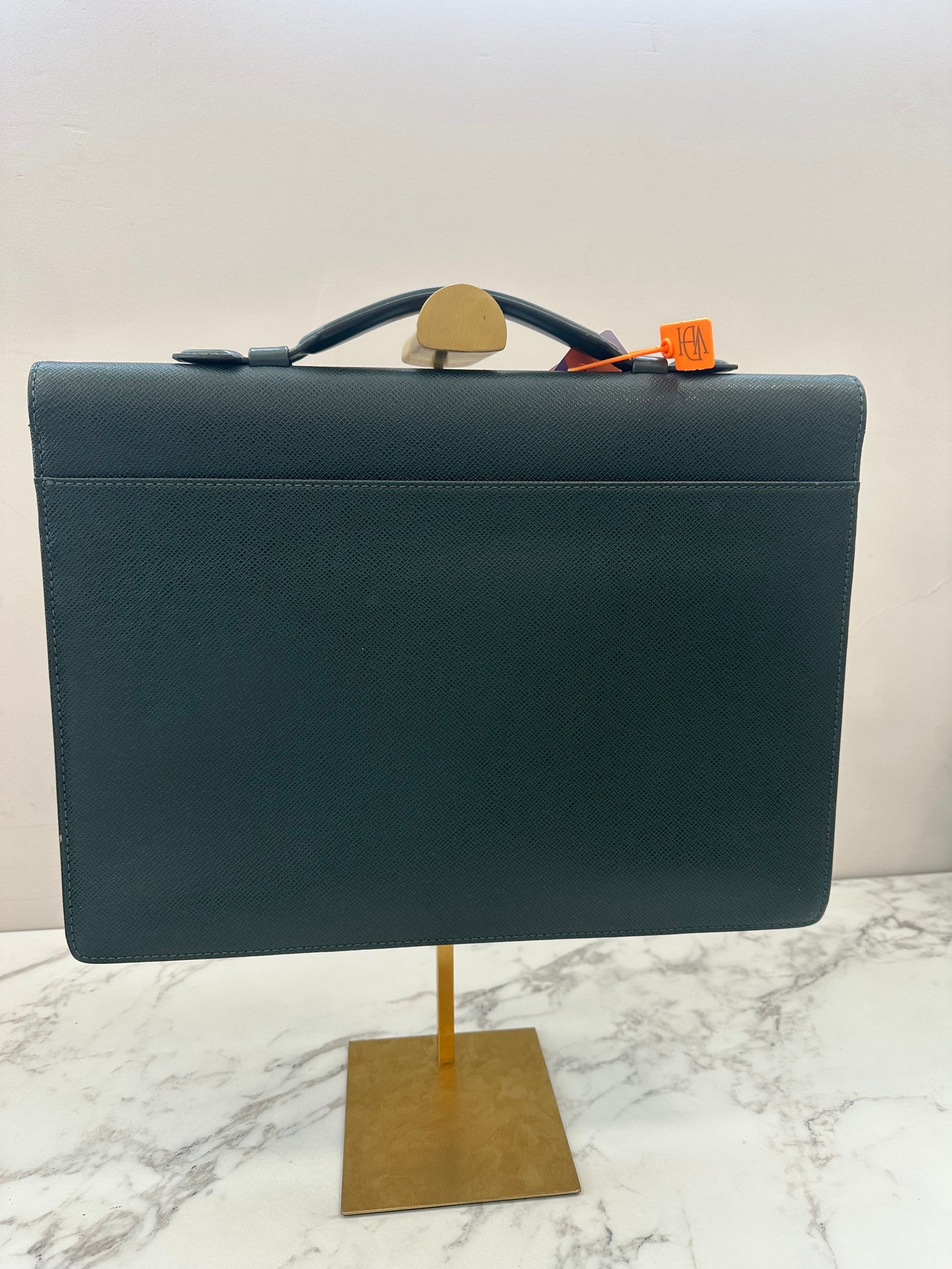 Louis Vuitton Taiga Serviette Kourad