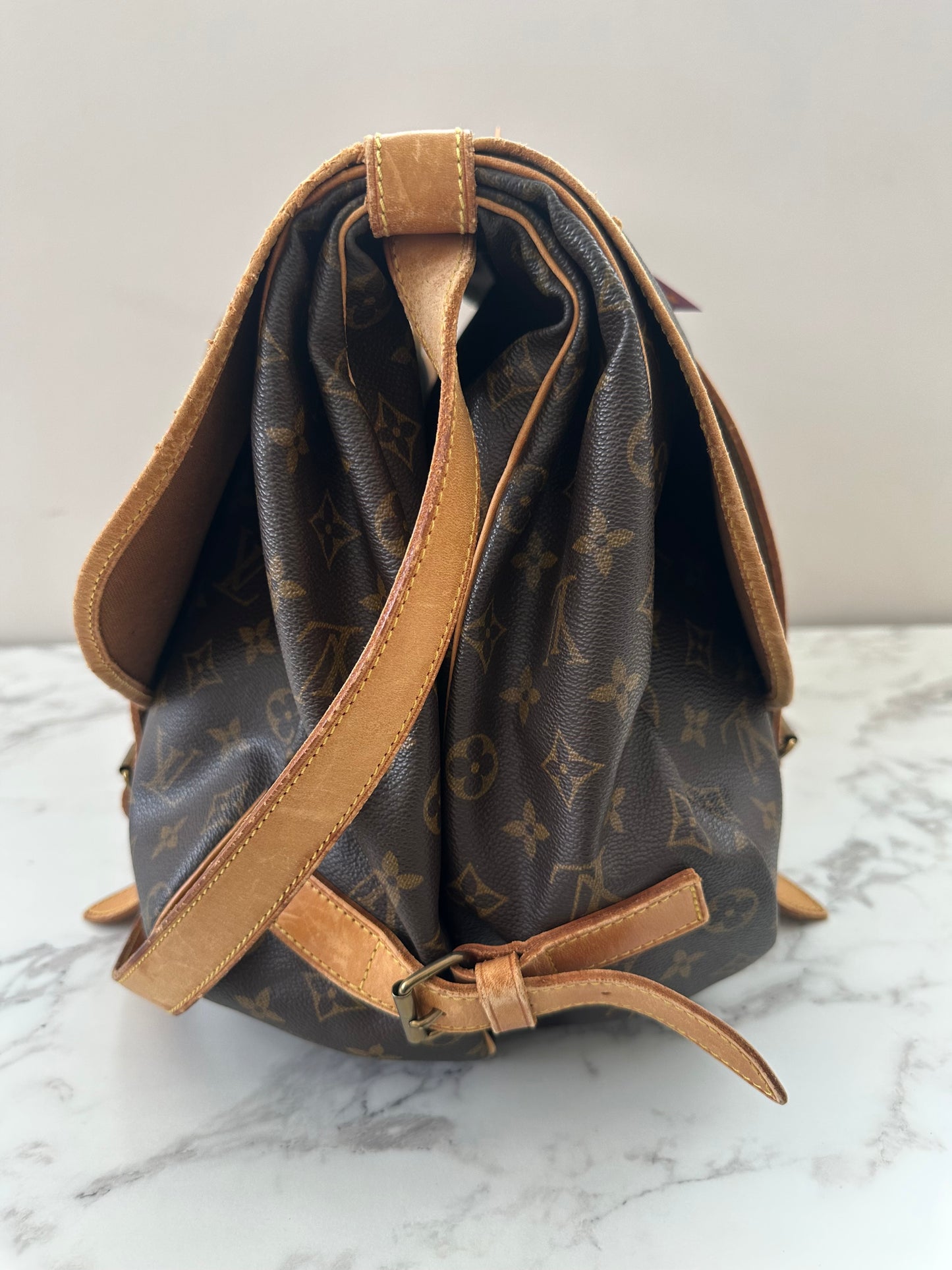 Louis Vuitton Saumur 43