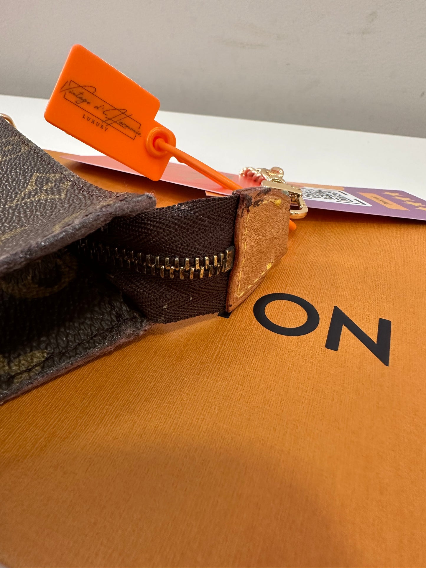 Louis Vuitton Pochette Bucket