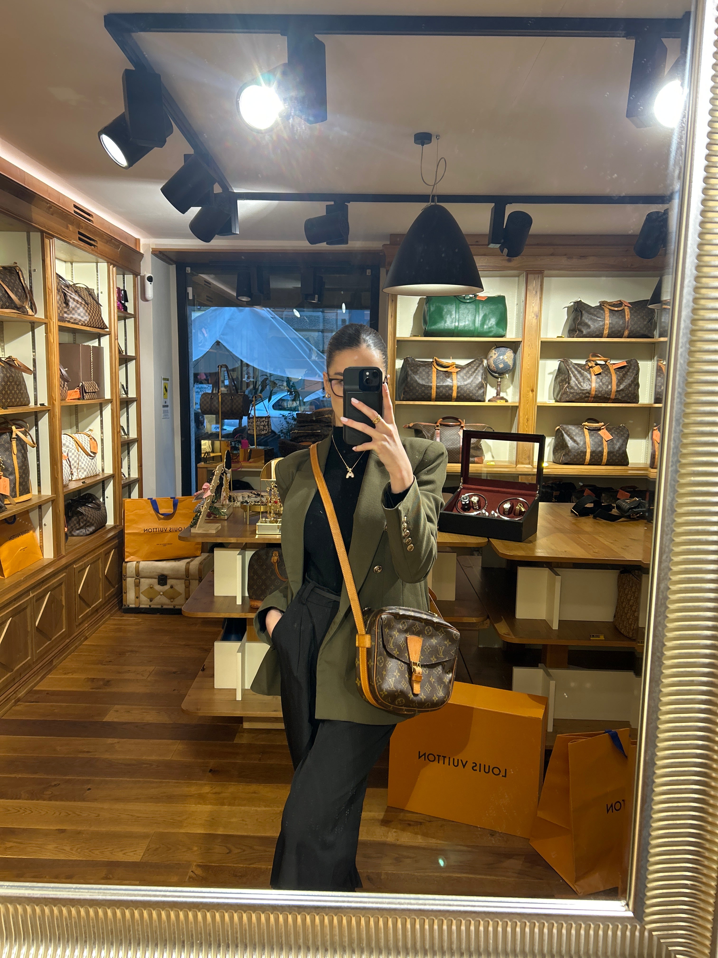 Jeune Fille Louis Vuitton