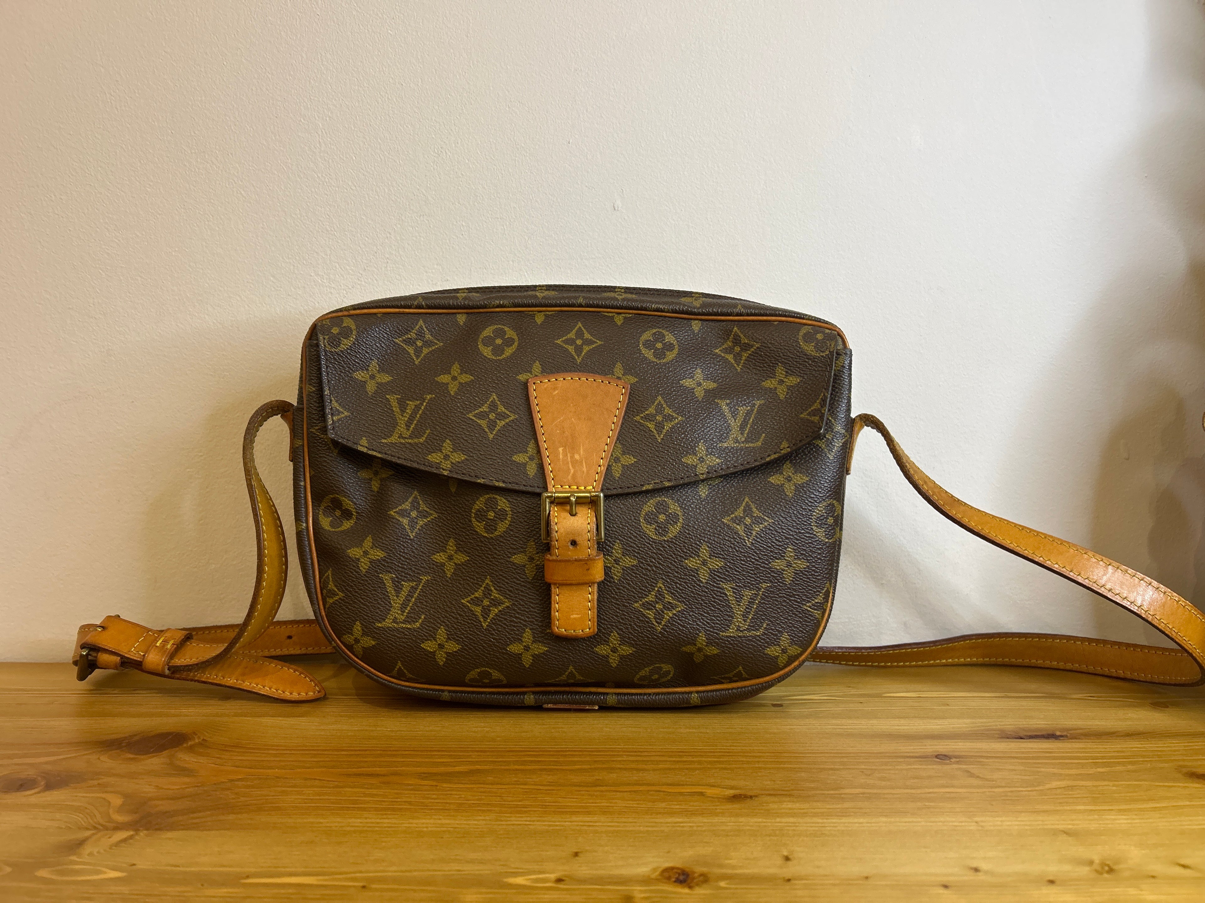 Jeune Fille Louis Vuitton