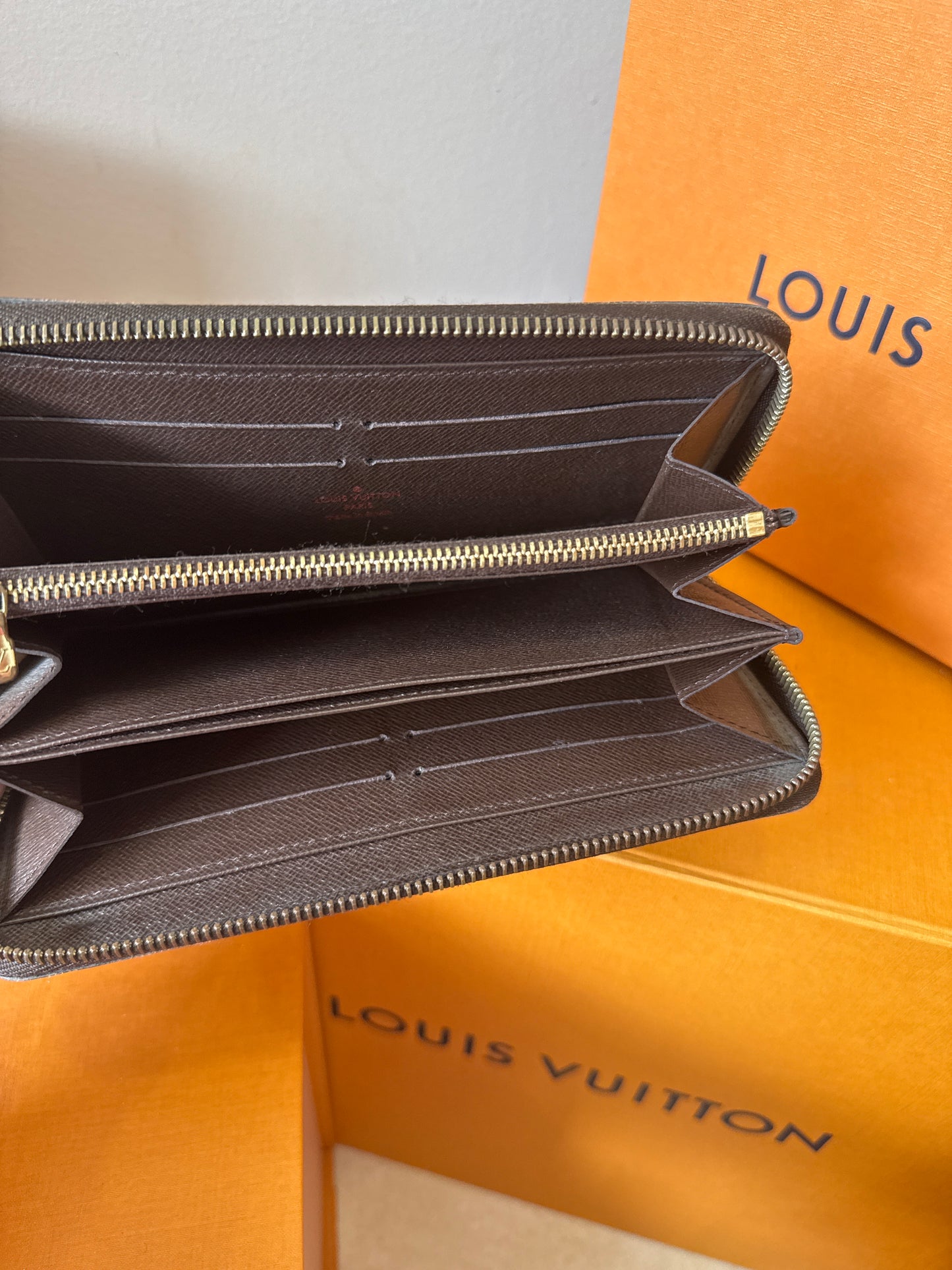 Louis Vuitton Zippy Damier Wallet