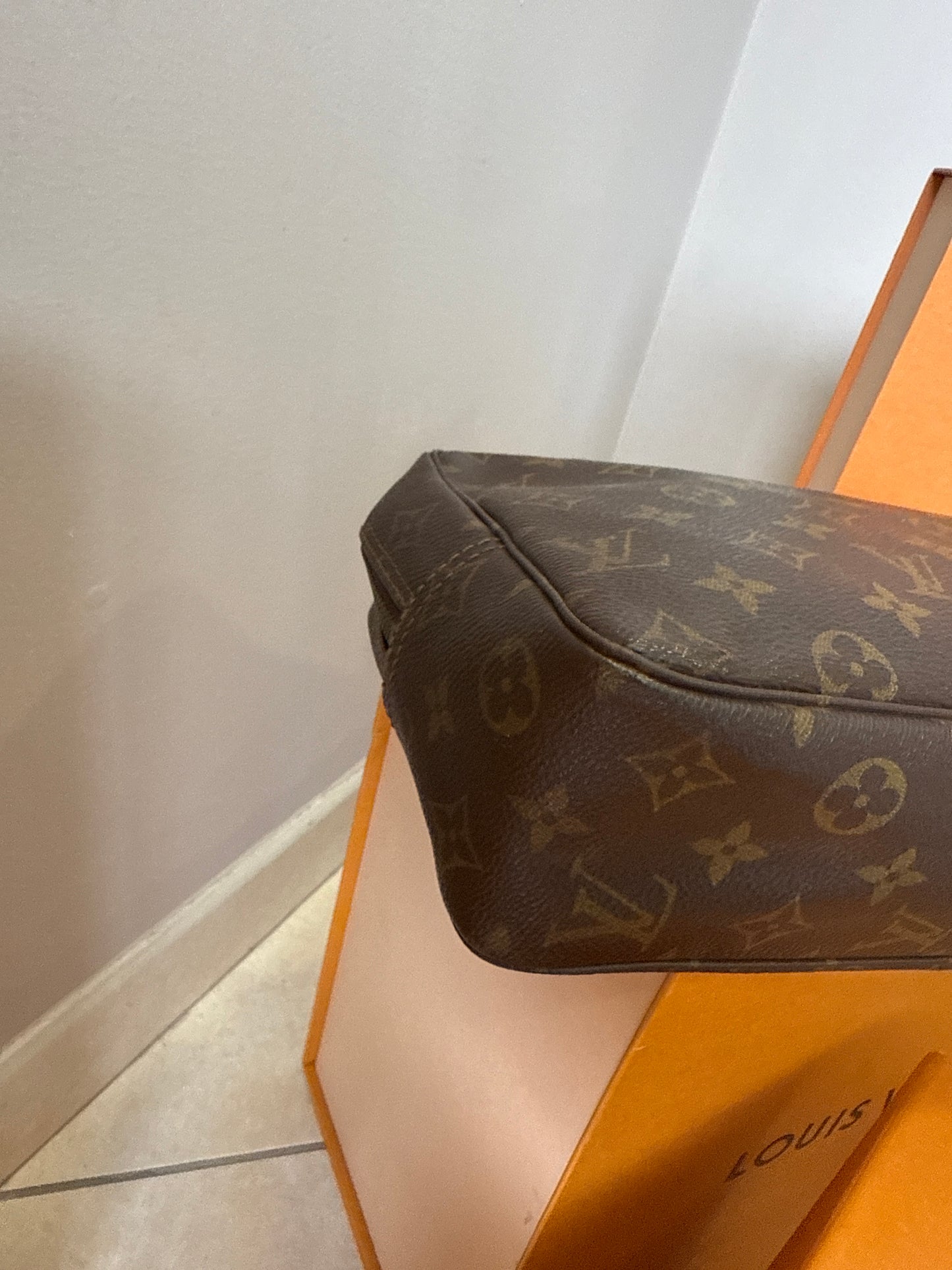 Louis Vuitton Trousse 28