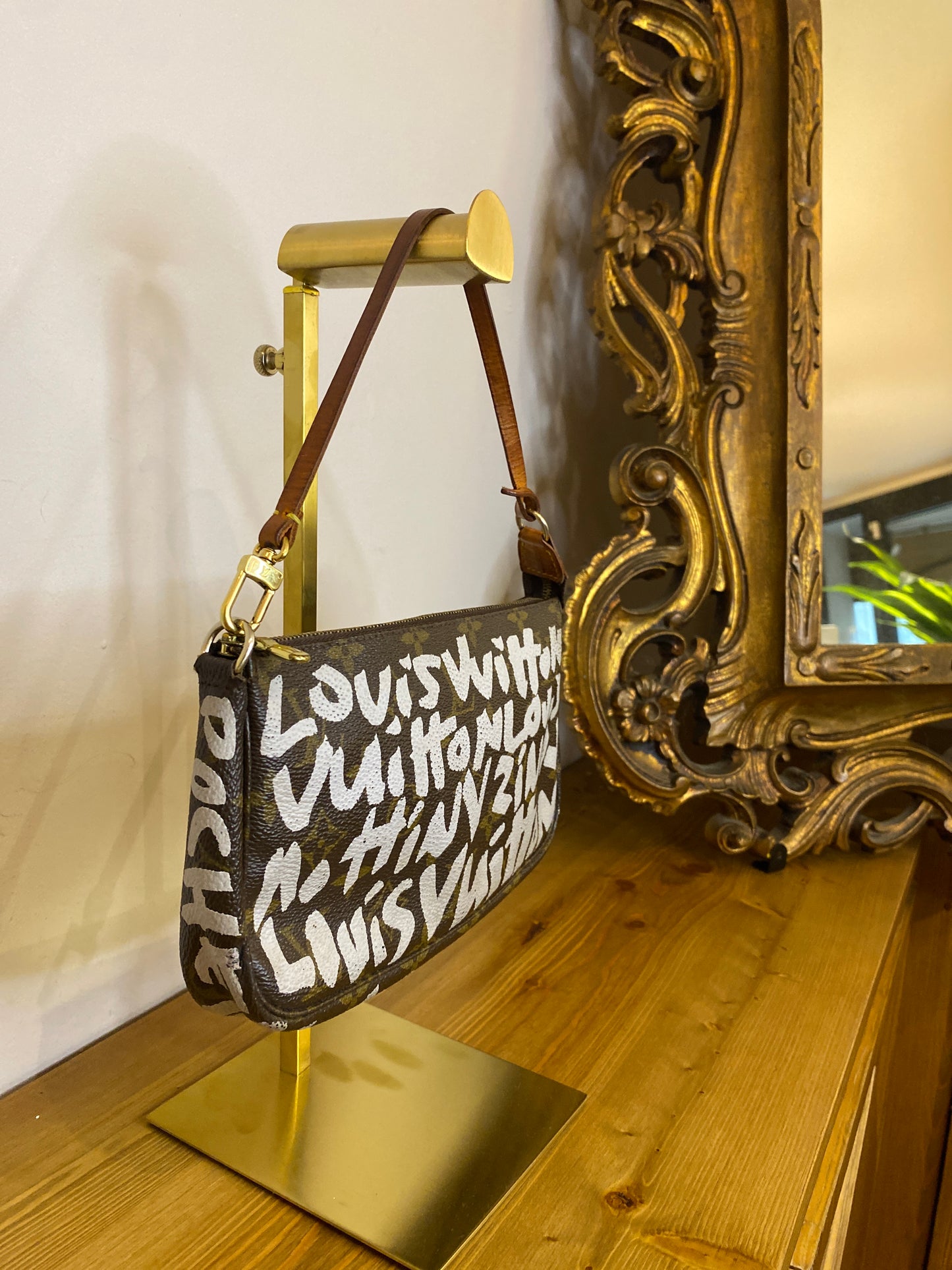 Pochette Louis Vuitton graffiti Stephen Sprouse