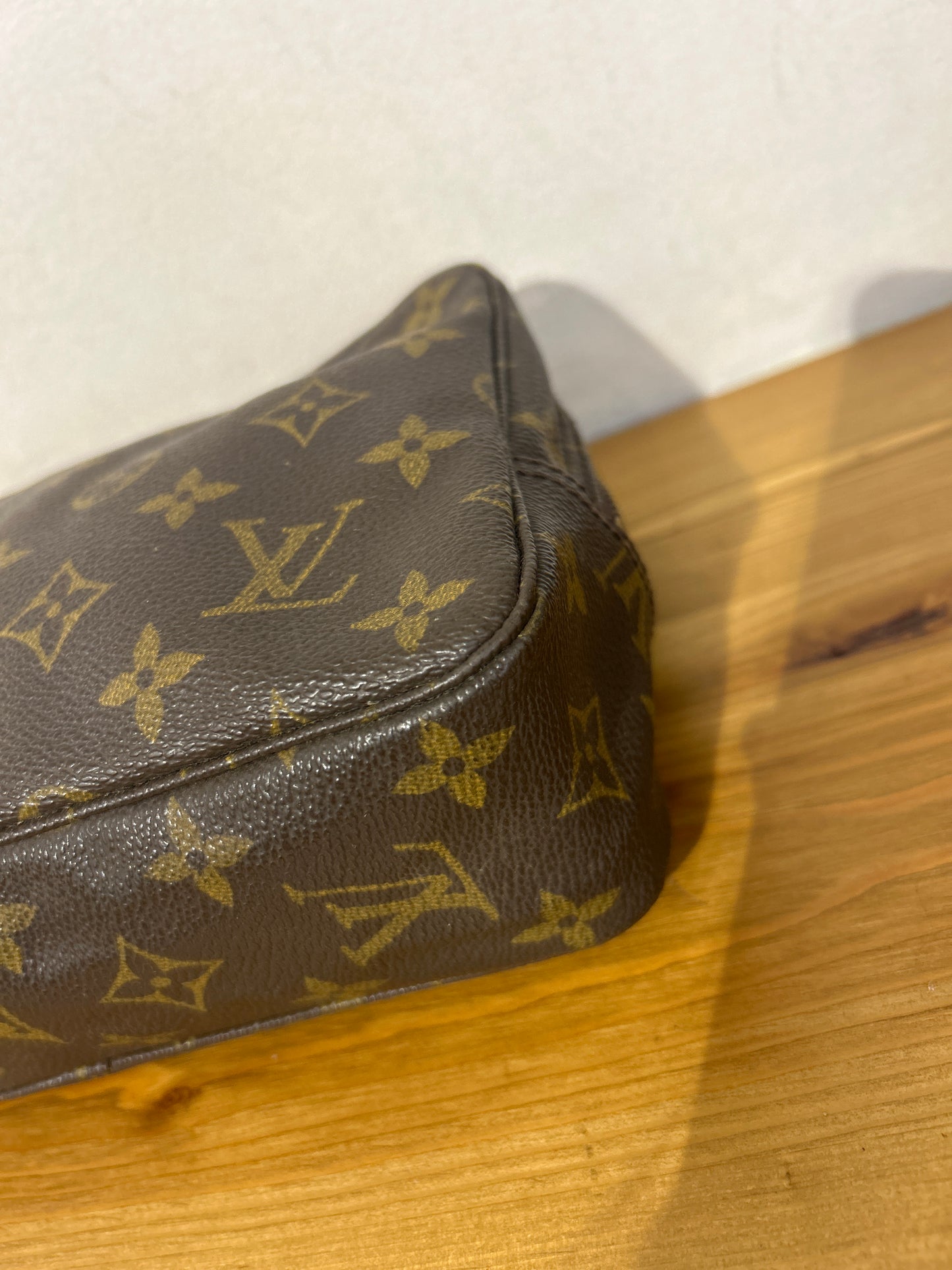 Louis Vuitton Trousse 23