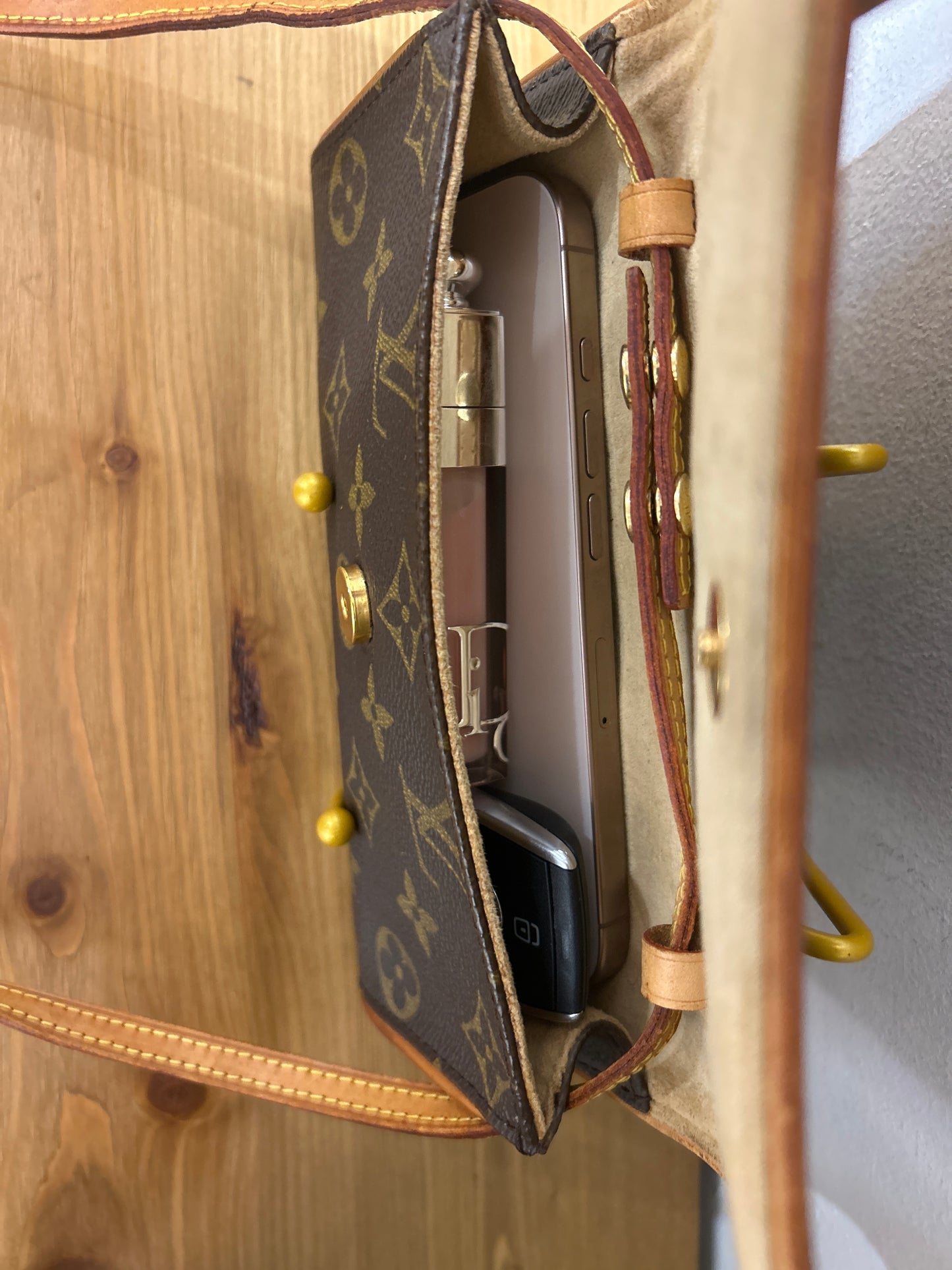 Louis Vuitton Pochette Twin