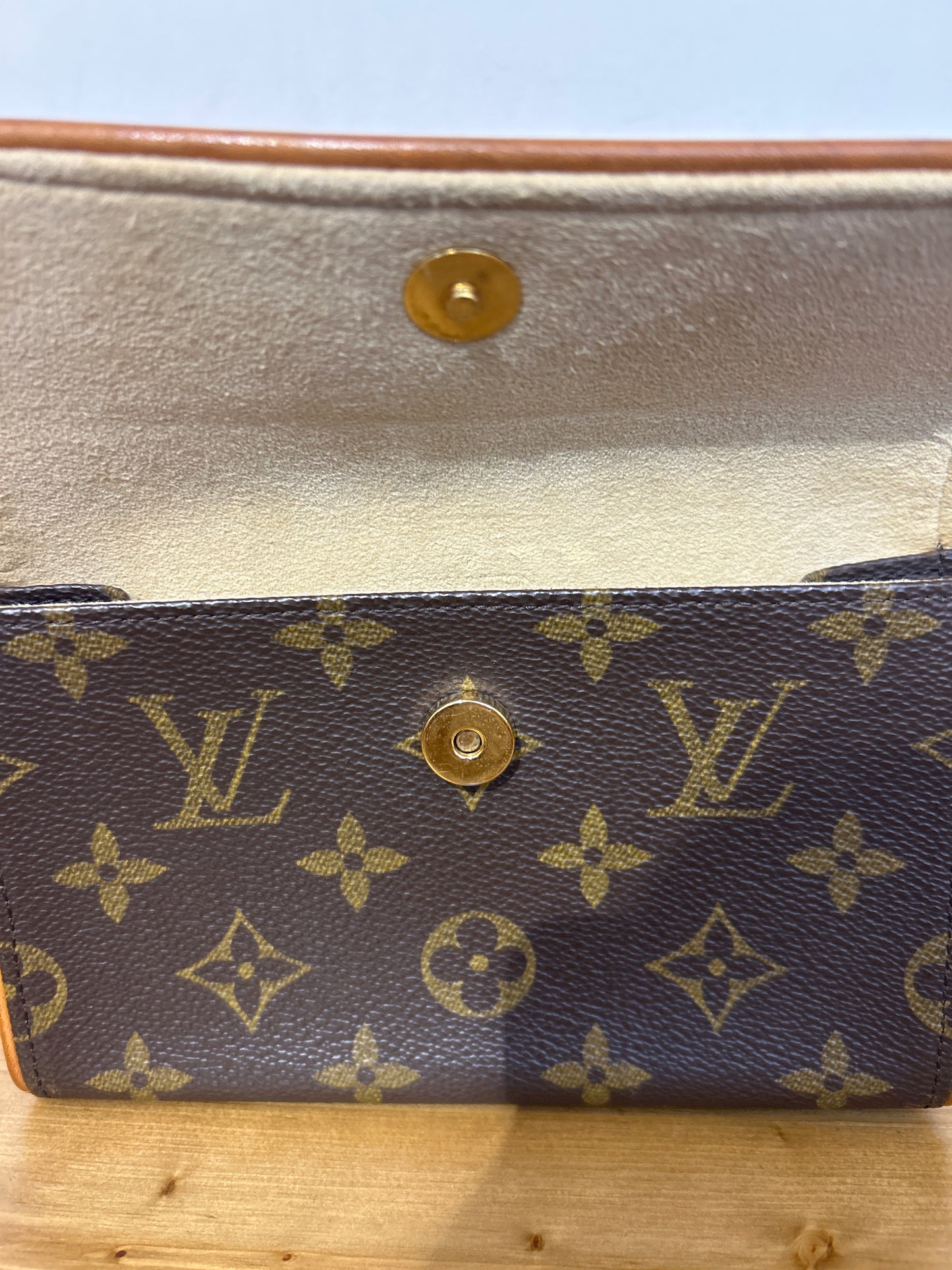 Louis Vuitton Pochette Florentine