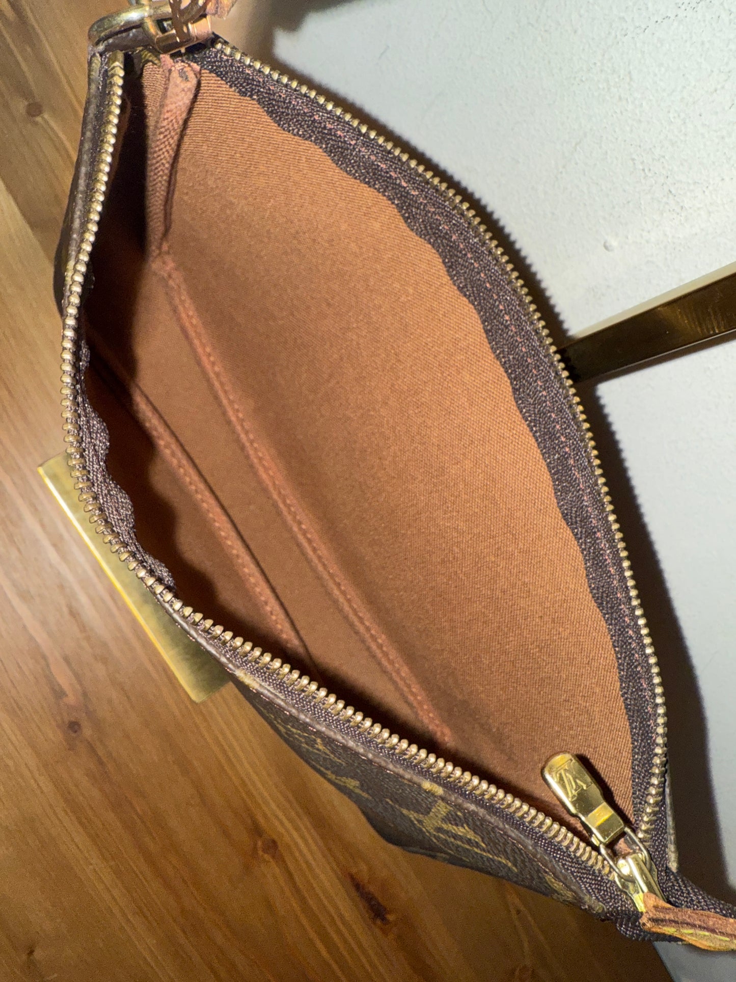 Louis Vuitton Pochette Monogram