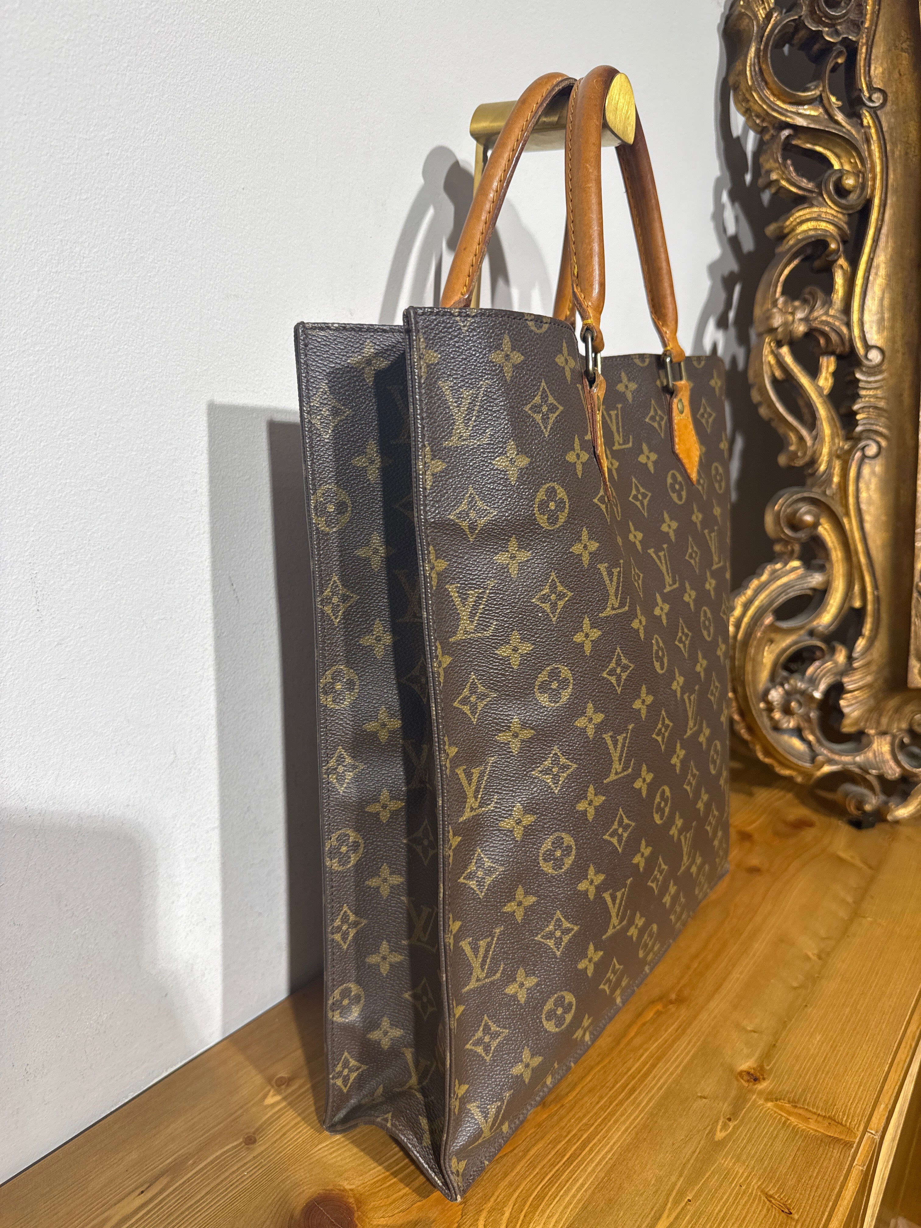 Louis Vuitton Sac Plat