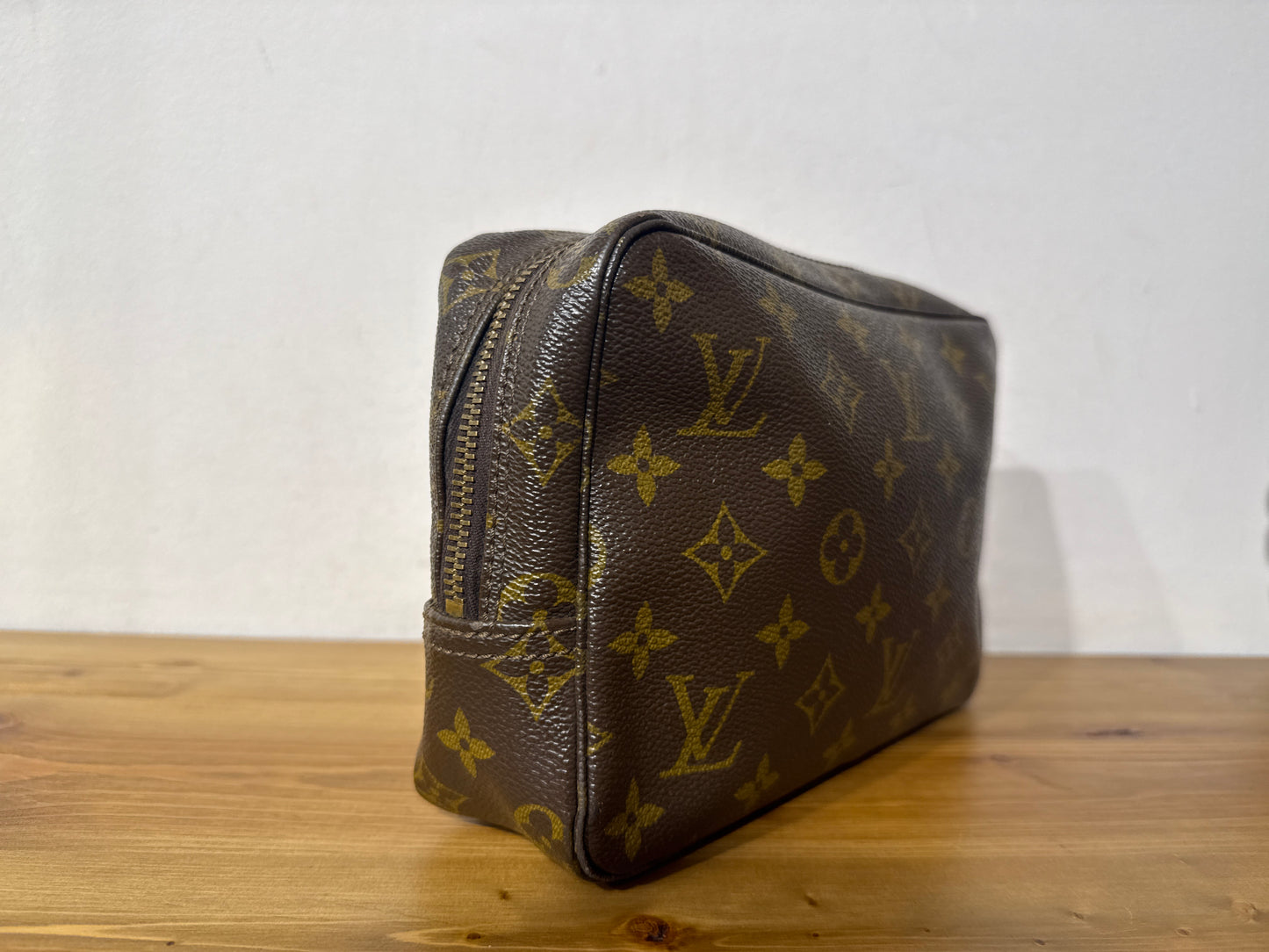 Louis Vuitton Trousse 23