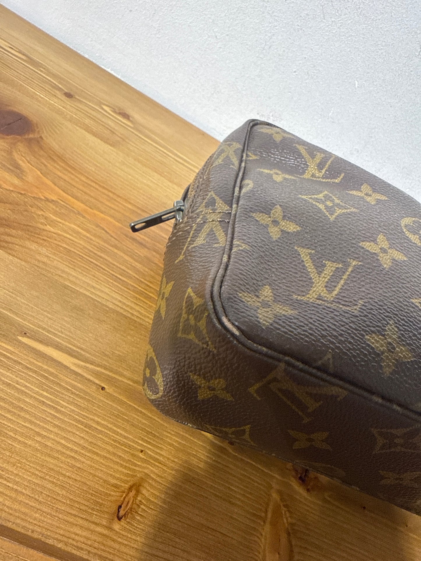 Louis Vuitton Trousse 23