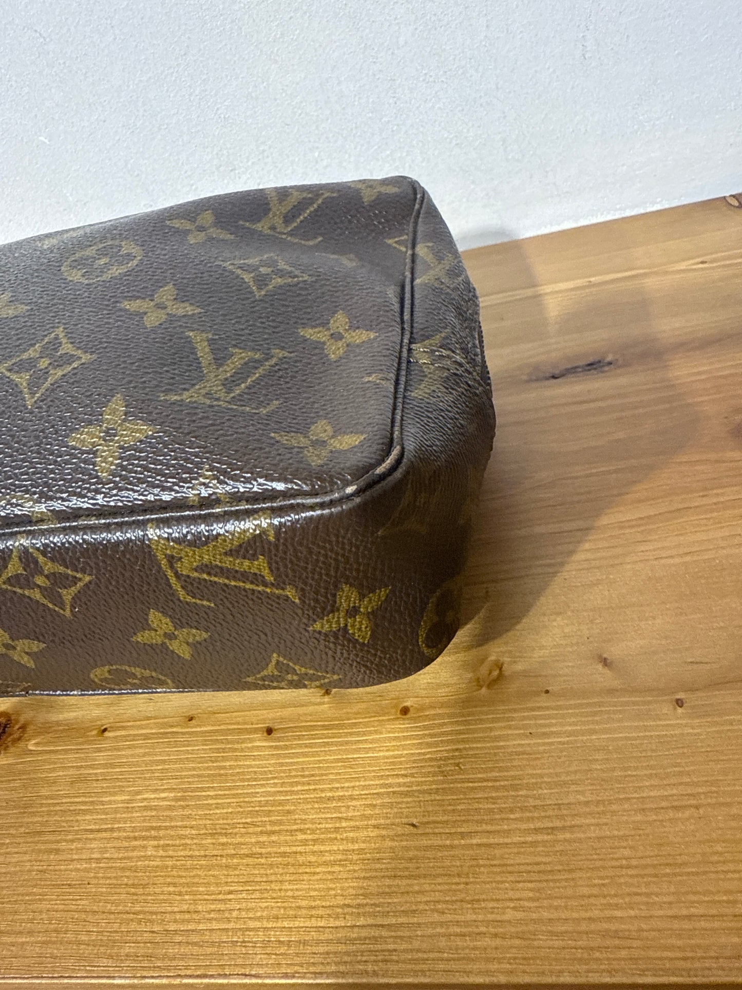Louis Vuitton Trousse 23