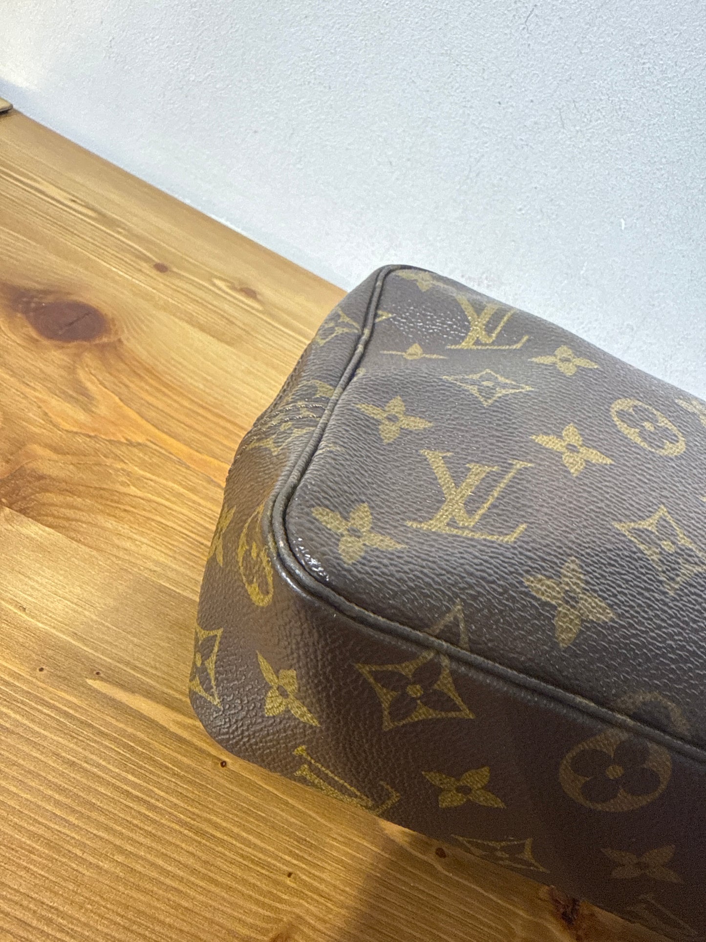 Louis Vuitton Trousse 23