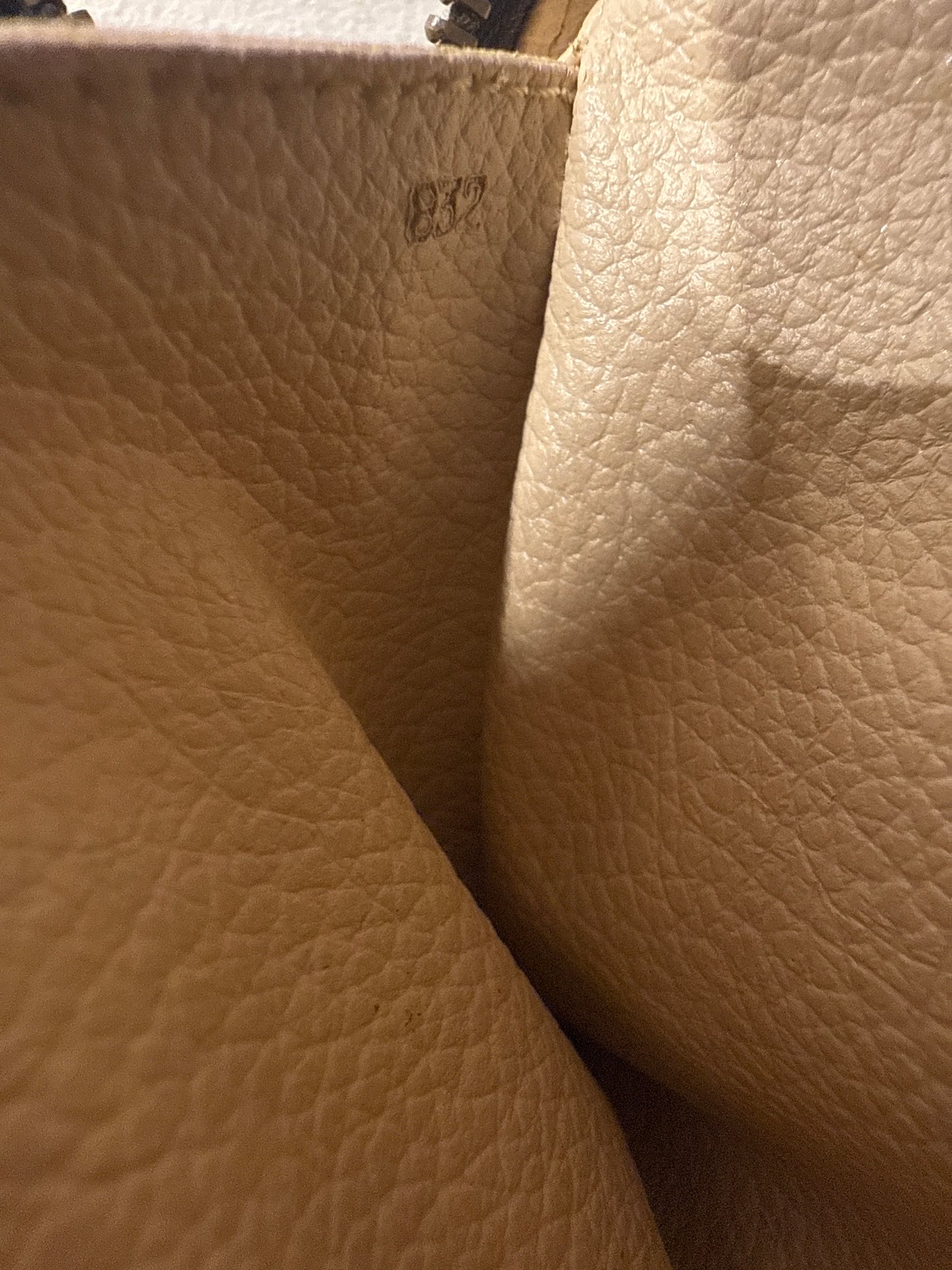Louis Vuitton Trousse 23