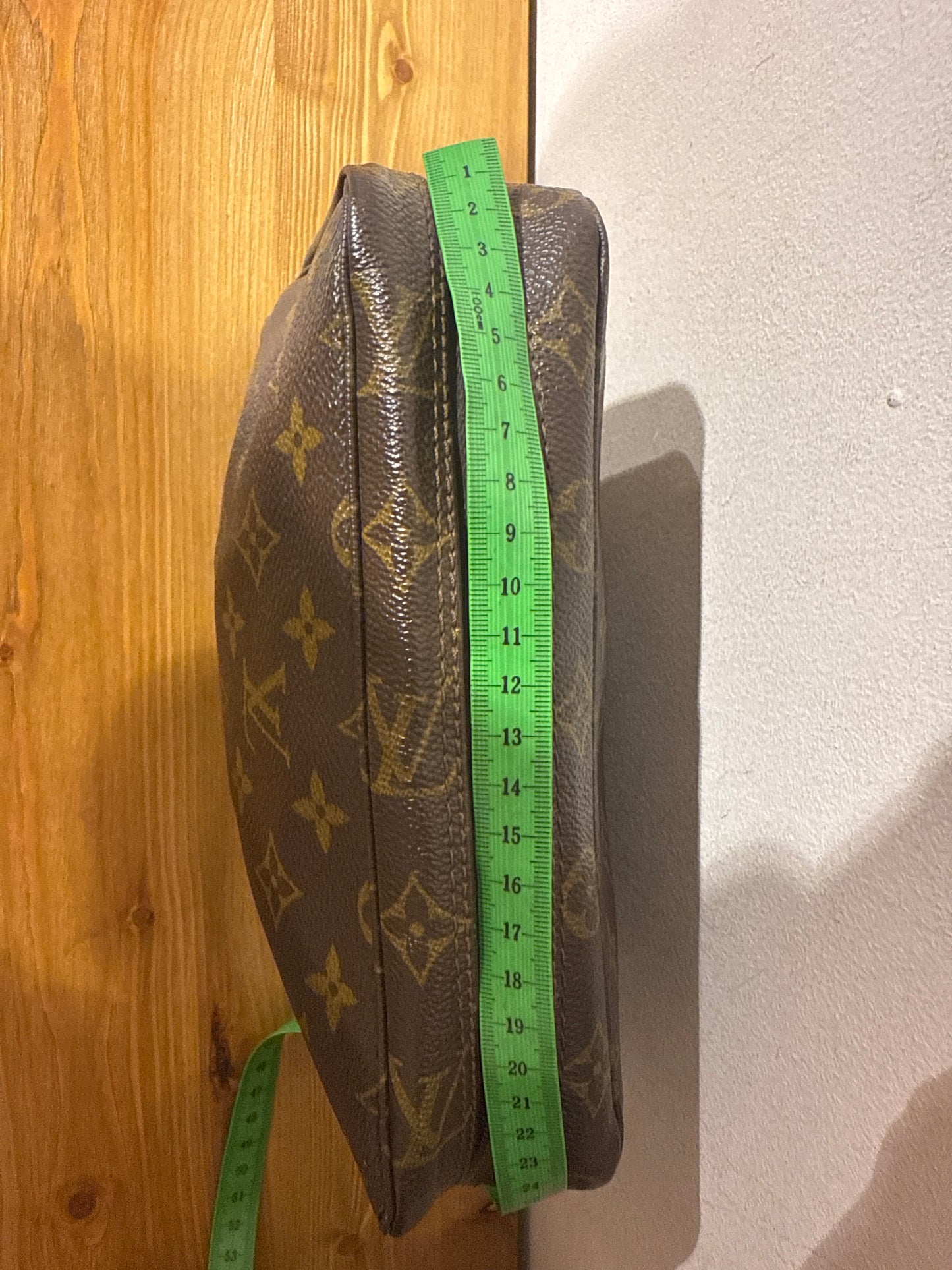 Louis Vuitton Trousse 23